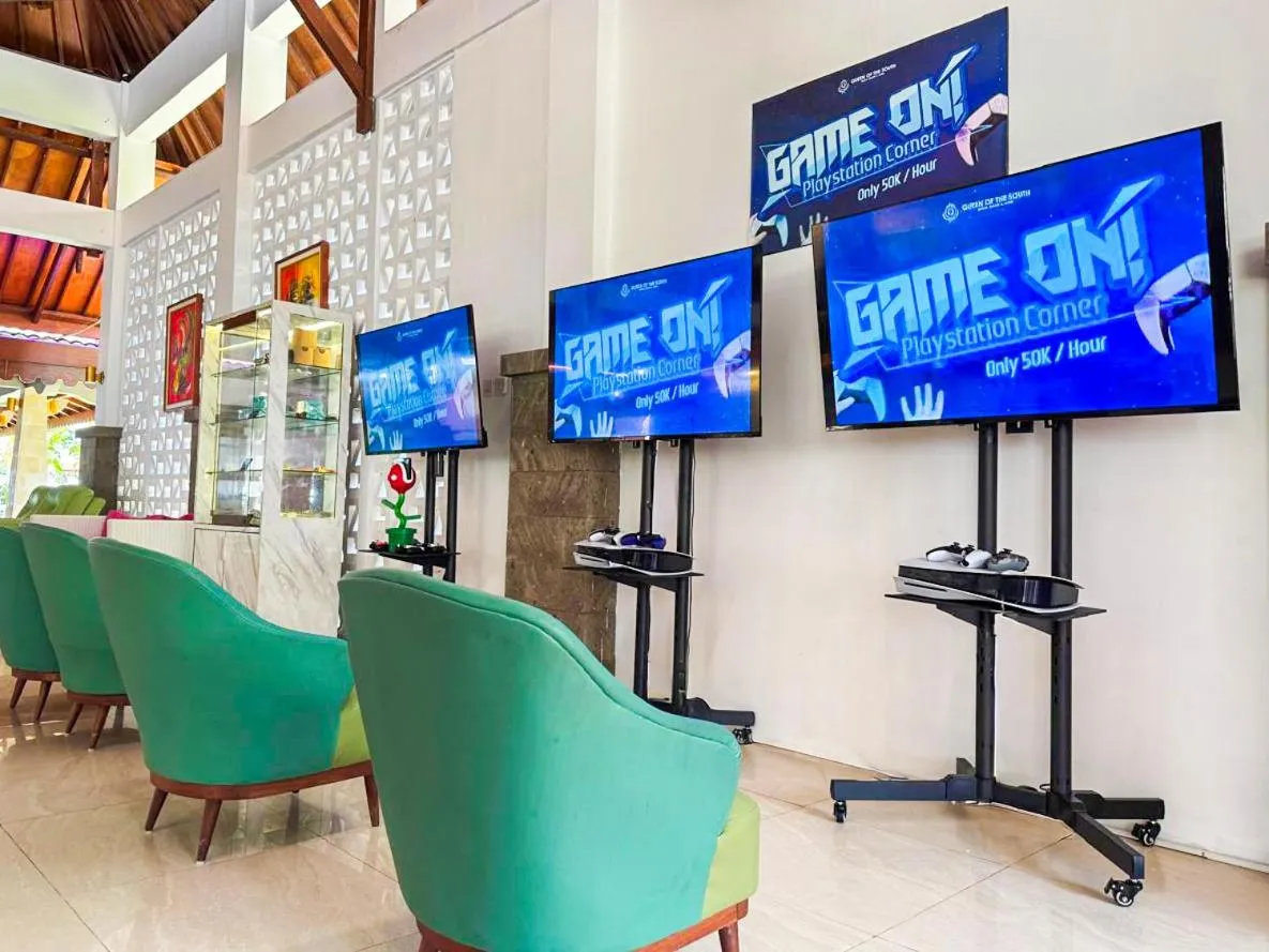 Game Room in Queen of the South Beach Resort
