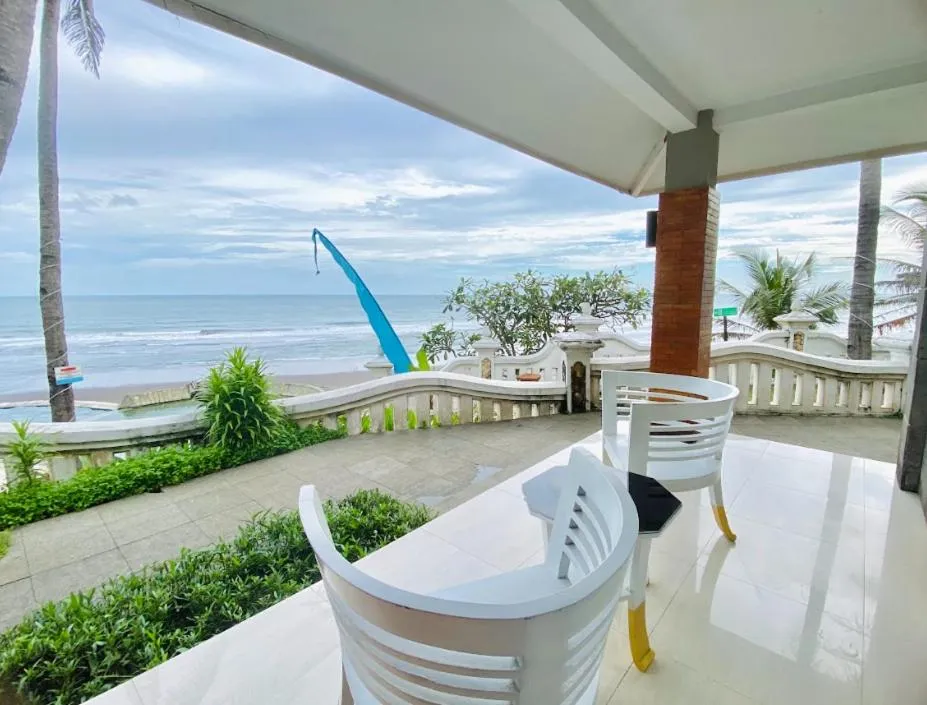 Property building in Queen of the South Beach Resort