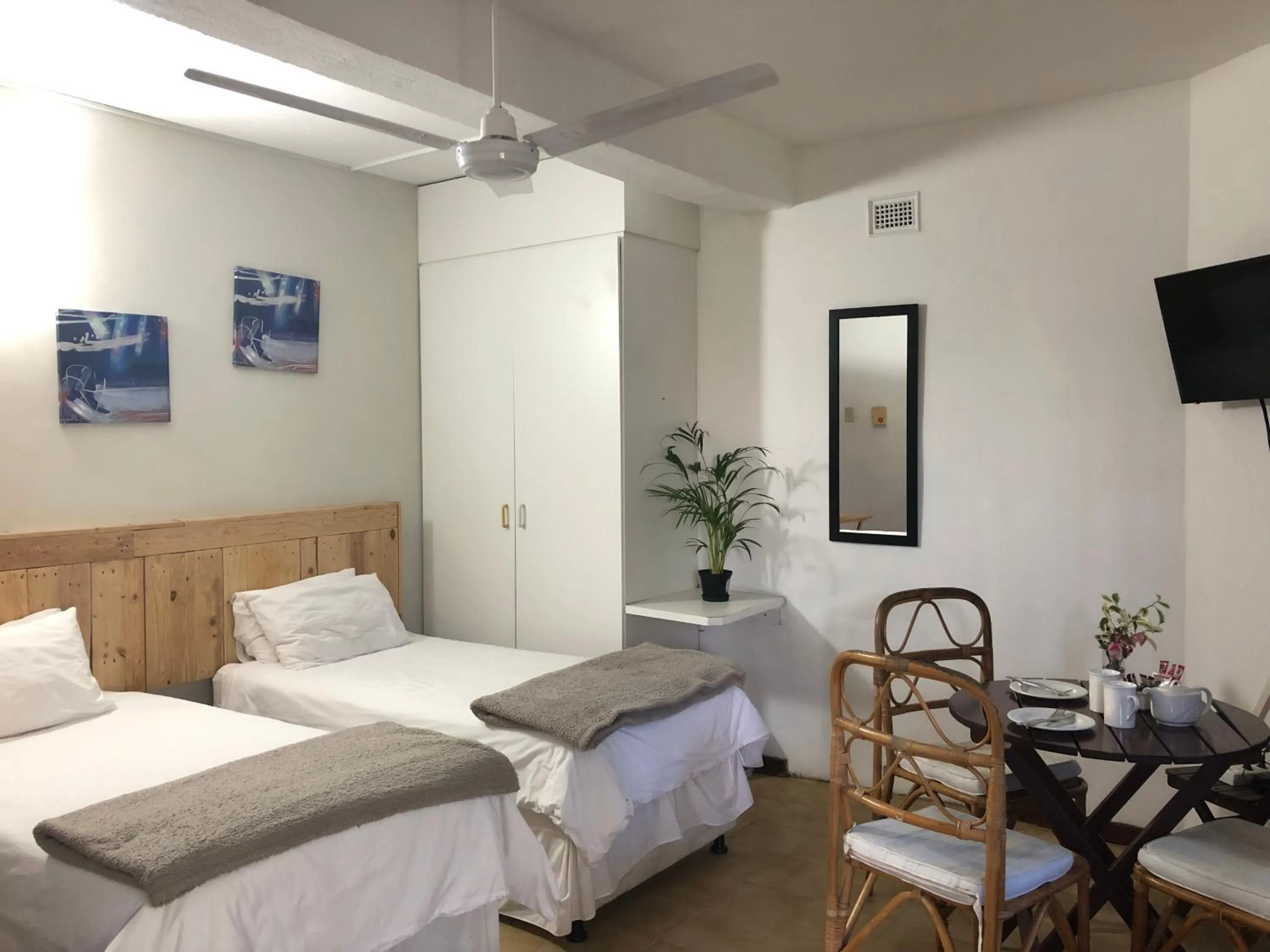 Bed in Seaside Lodge B&B