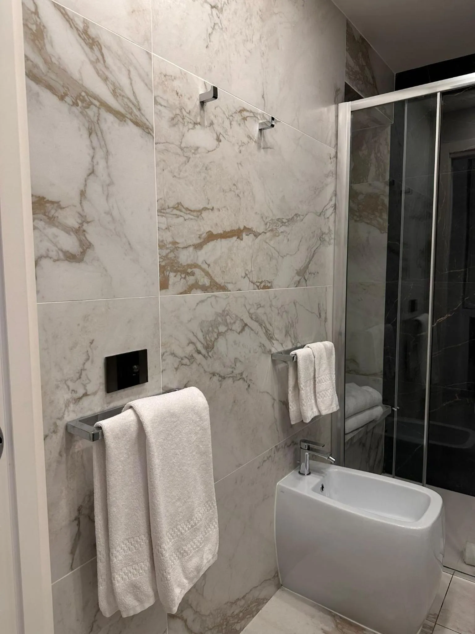 Shower in Maison Tritone