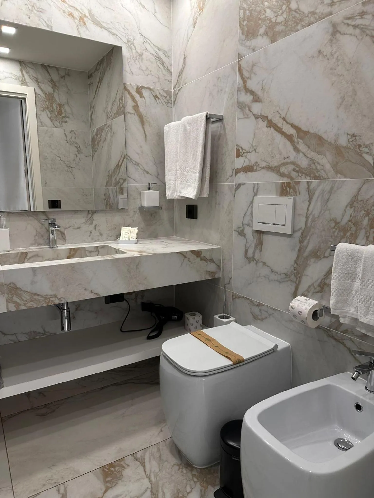 Toilet in Maison Tritone