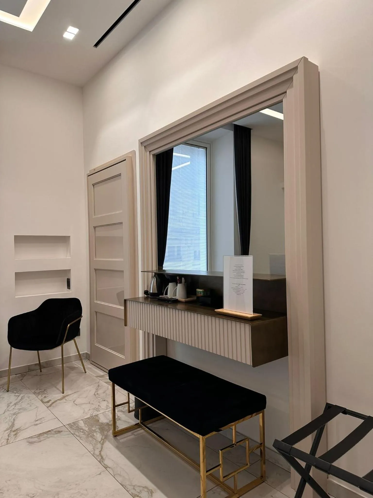 Coffee/tea facilities in Maison Tritone