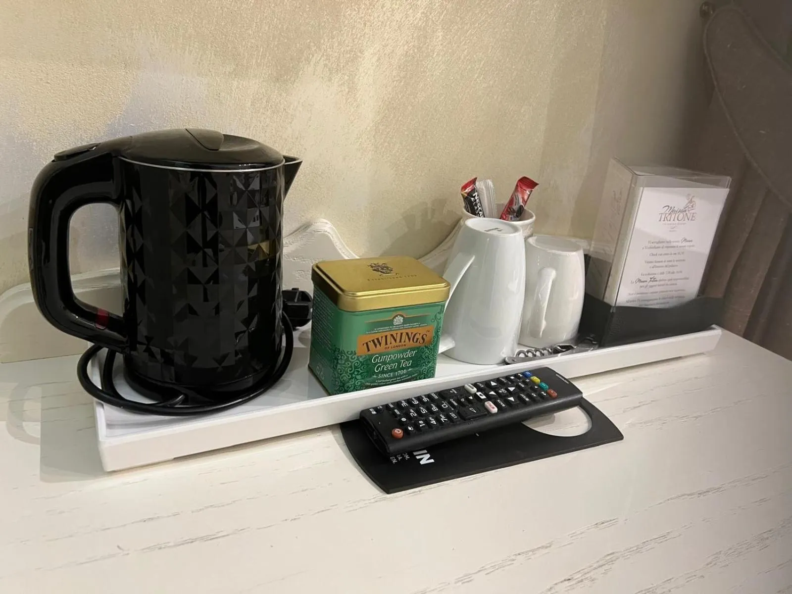 Coffee/tea facilities in Maison Tritone