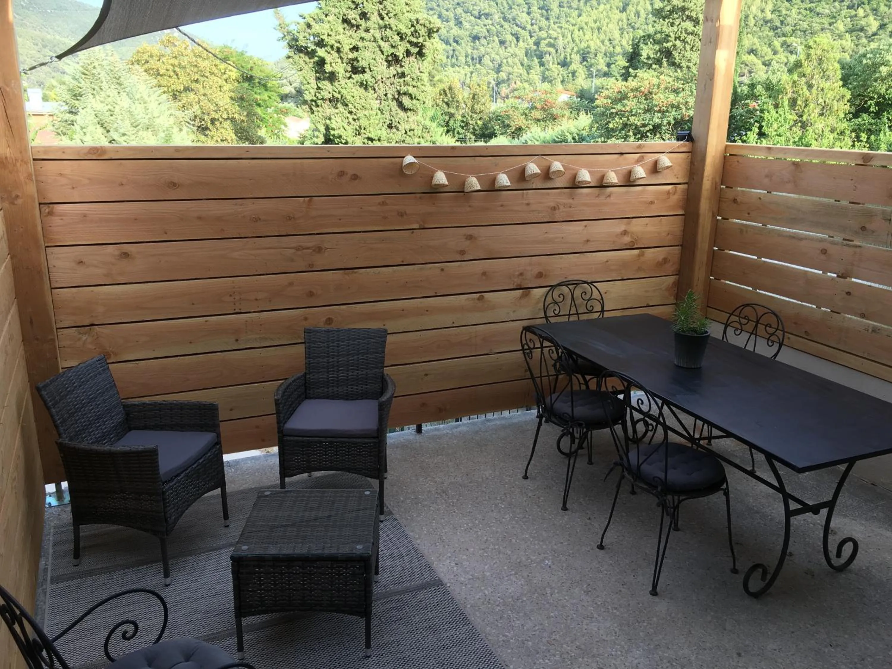 Patio in B&B Maison d'Hôtes - Château de Jouques
