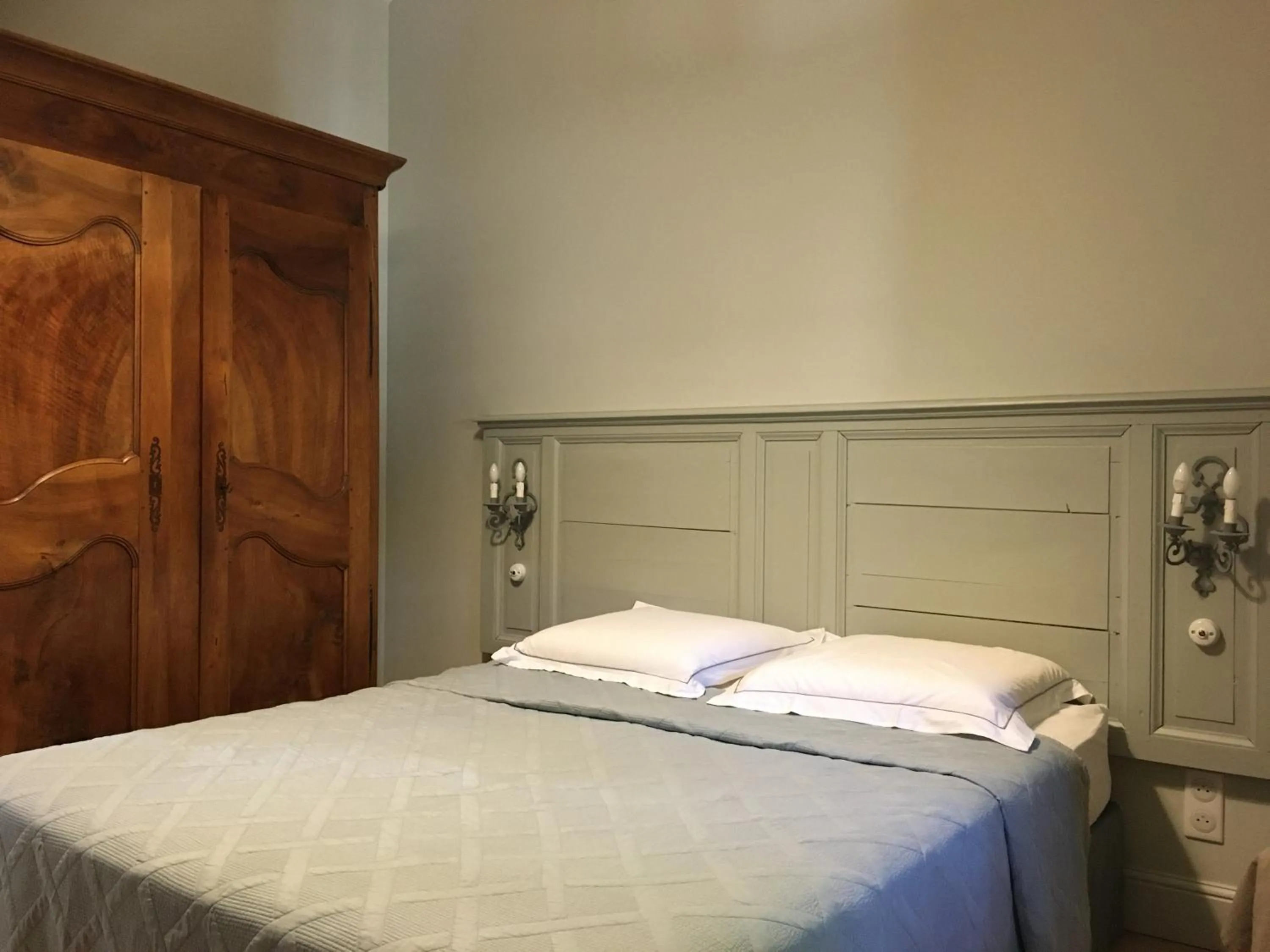 Bed in B&B Maison d'Hôtes - Château de Jouques