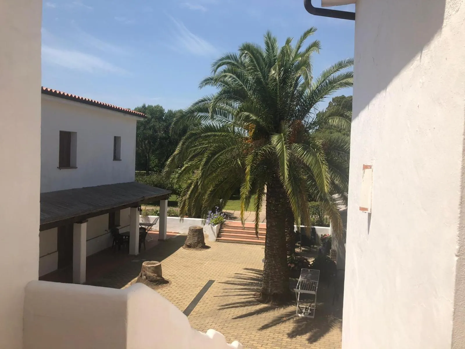Facade/entrance in White Sand Residence