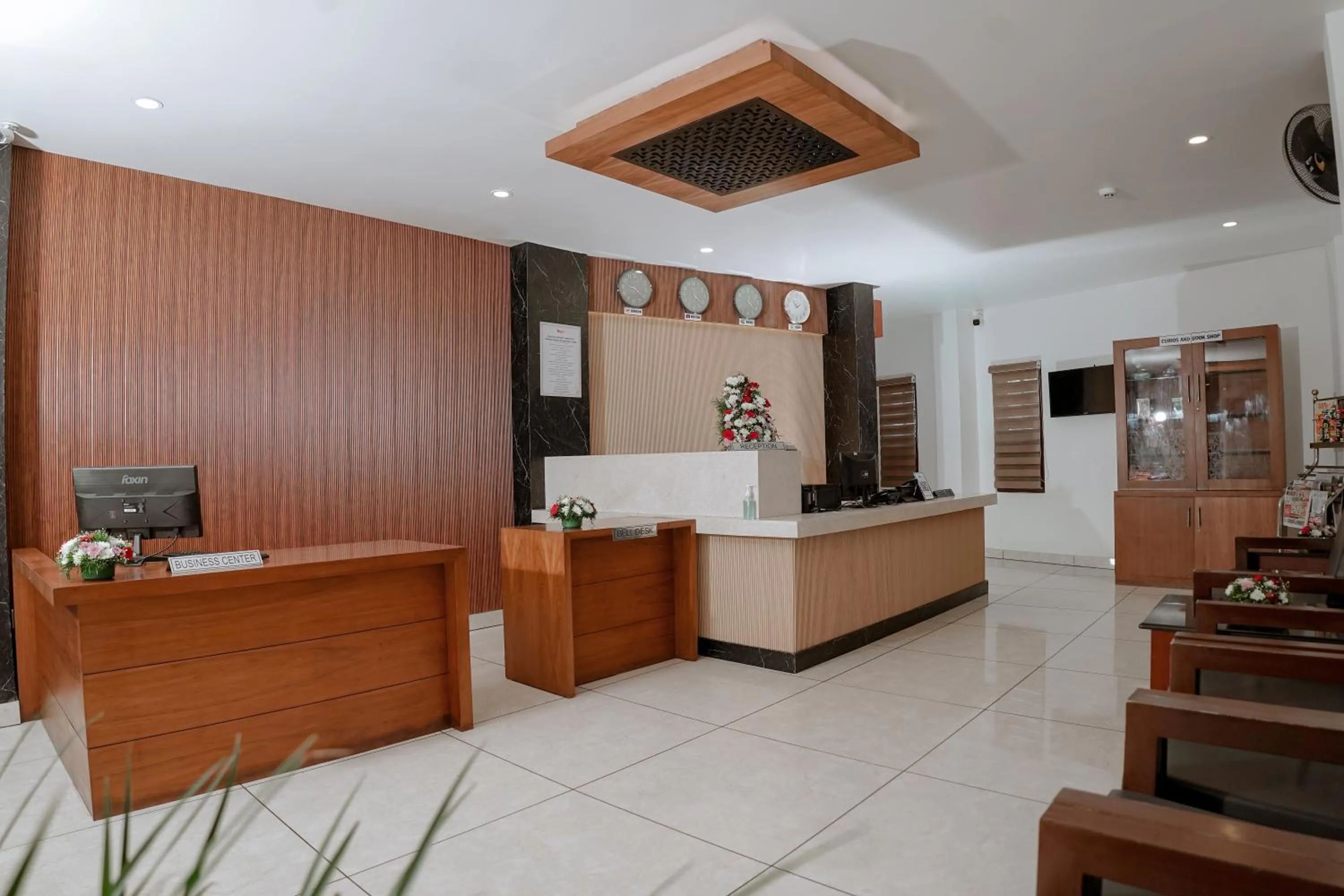 Lobby or reception in Queens Hotel