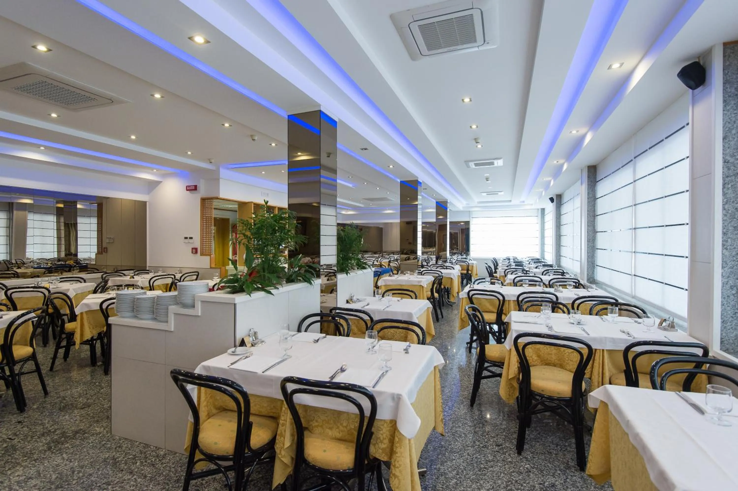 Restaurant/places to eat in Hotel Christian