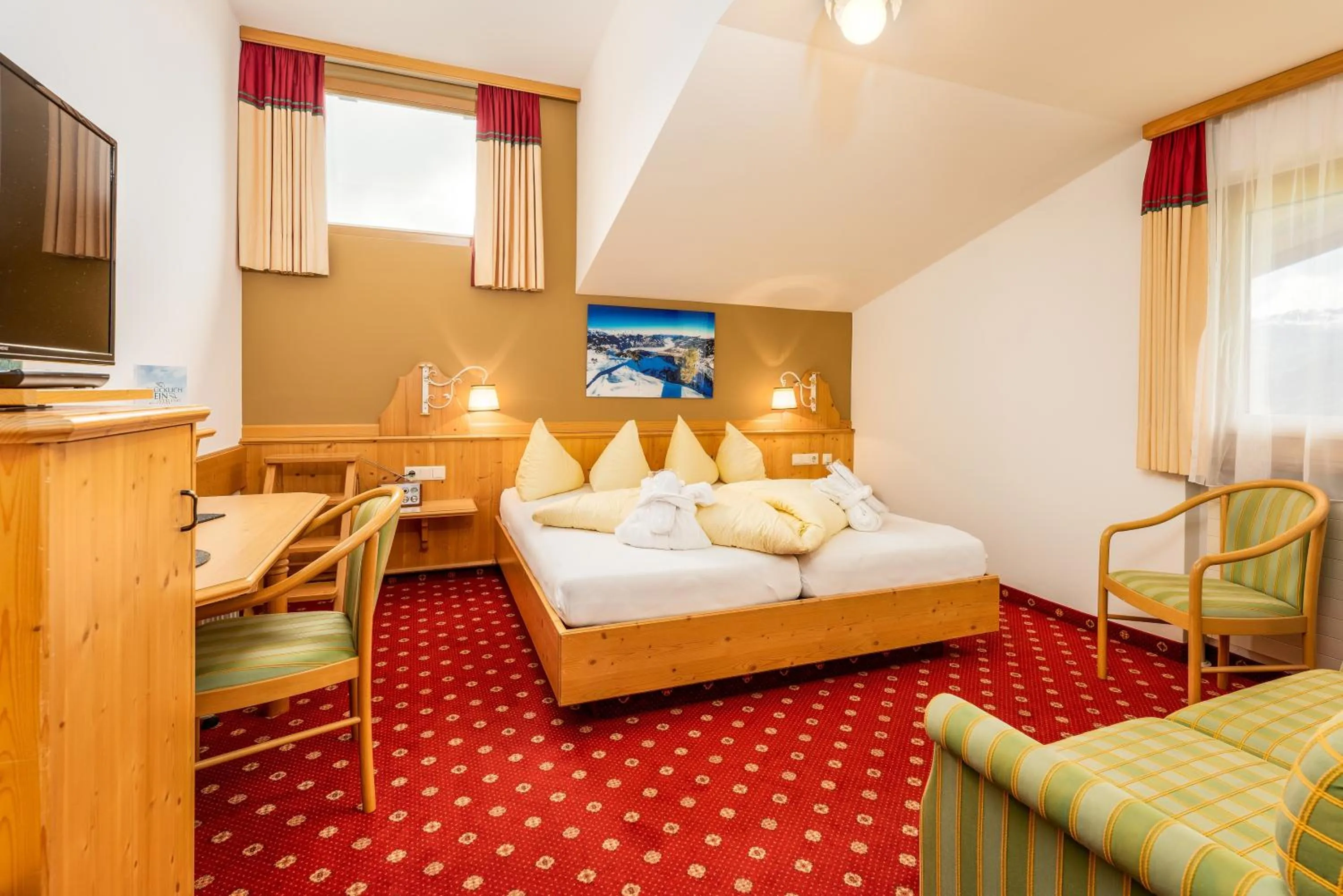 Photo of the whole room, Bed in Alpen Wohlfühlhotel Dörflwirt