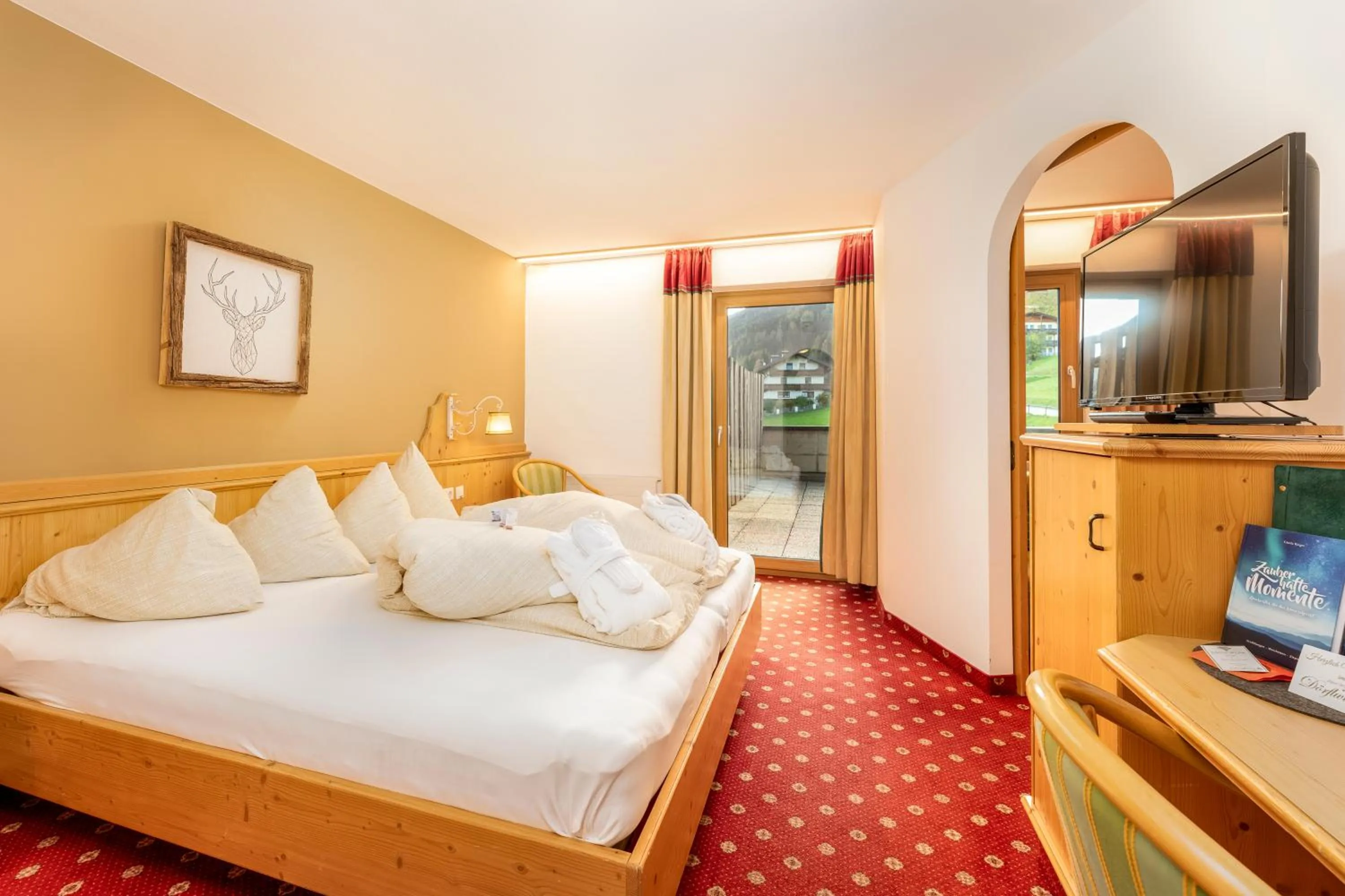 Photo of the whole room, Bed in Alpen Wohlfühlhotel Dörflwirt