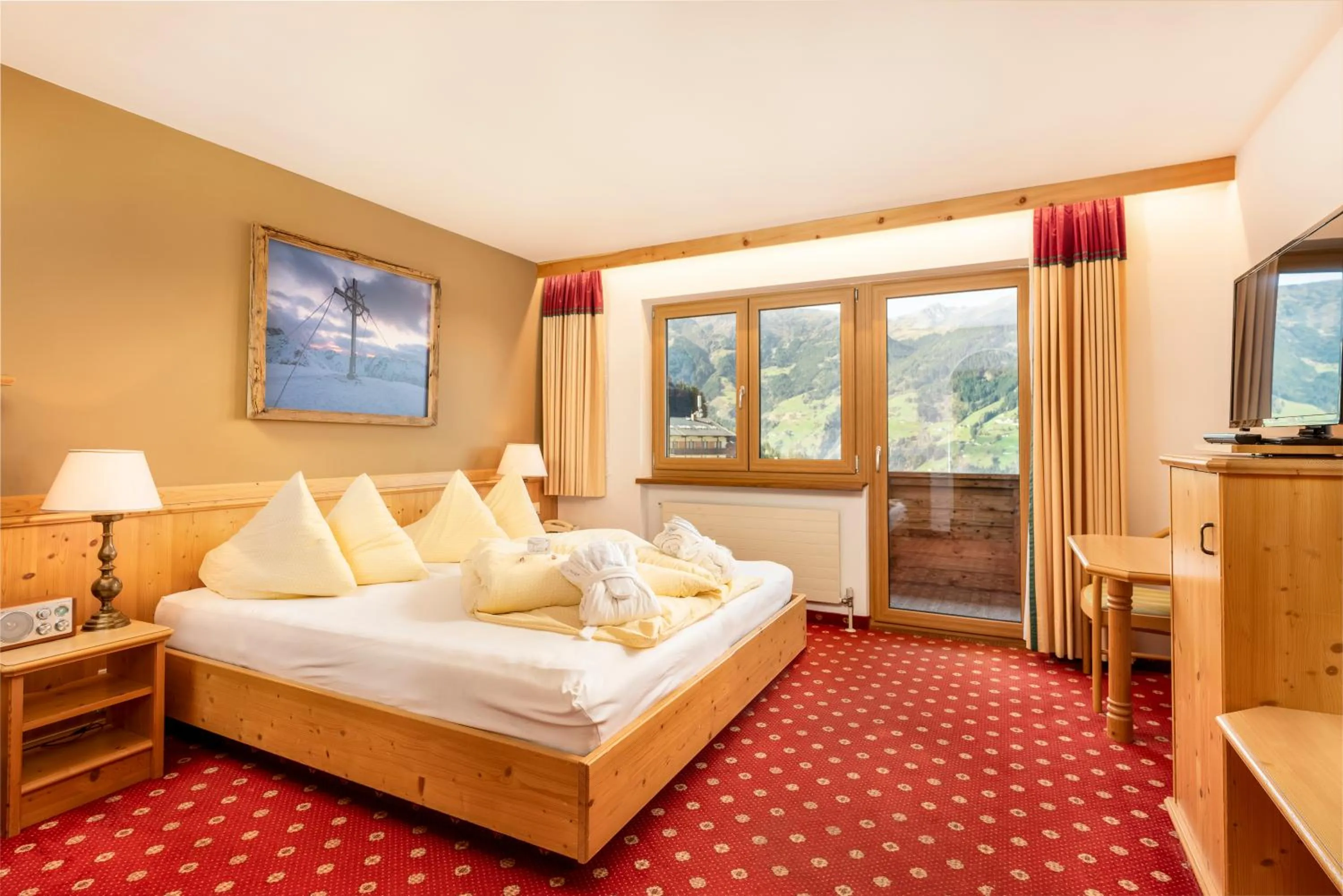Photo of the whole room, Bed in Alpen Wohlfühlhotel Dörflwirt
