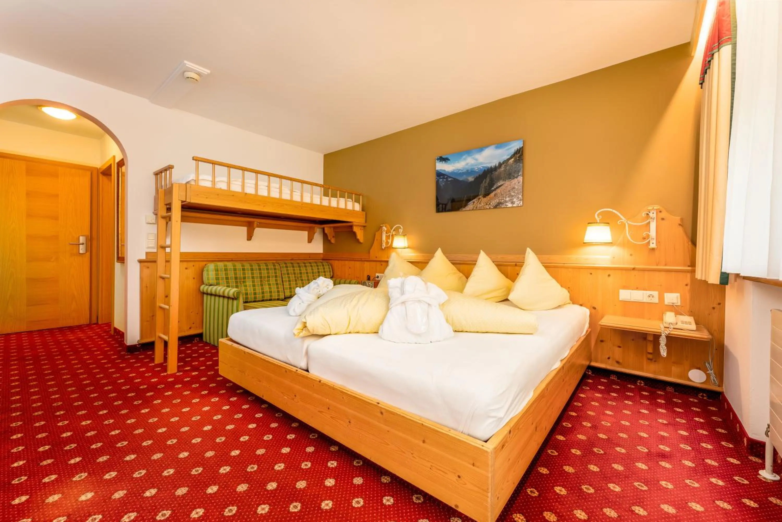 Photo of the whole room, Bed in Alpen Wohlfühlhotel Dörflwirt