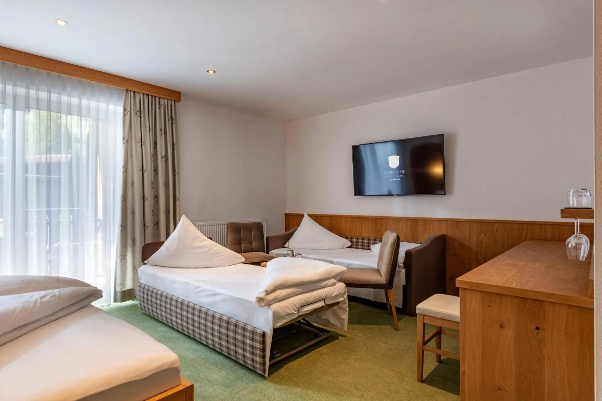 Bed in Alpenhof Hotel Garni Suprême