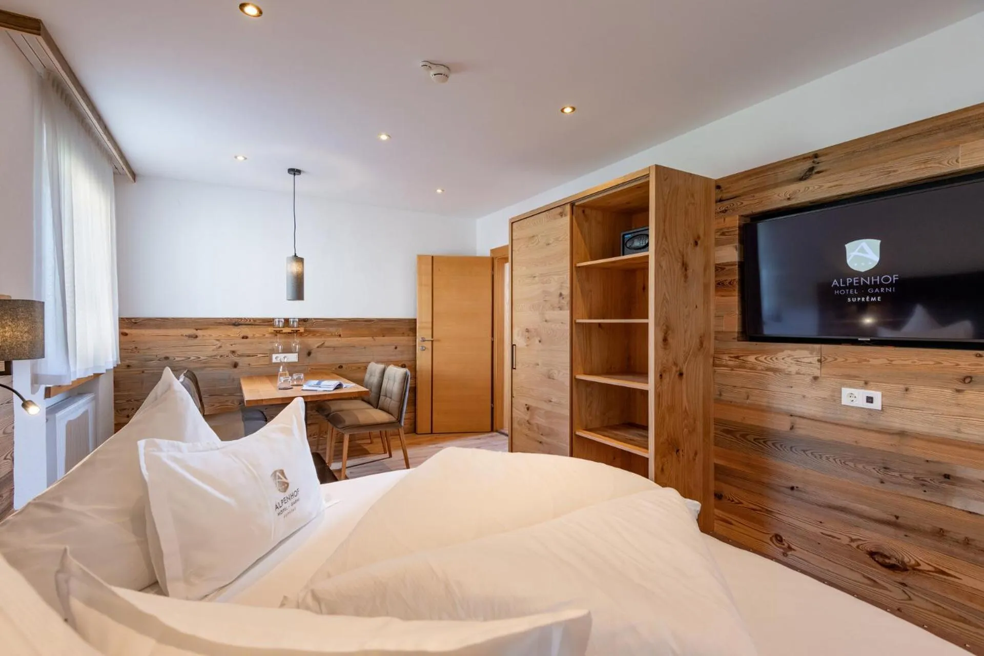 Bed in Alpenhof Hotel Garni Suprême