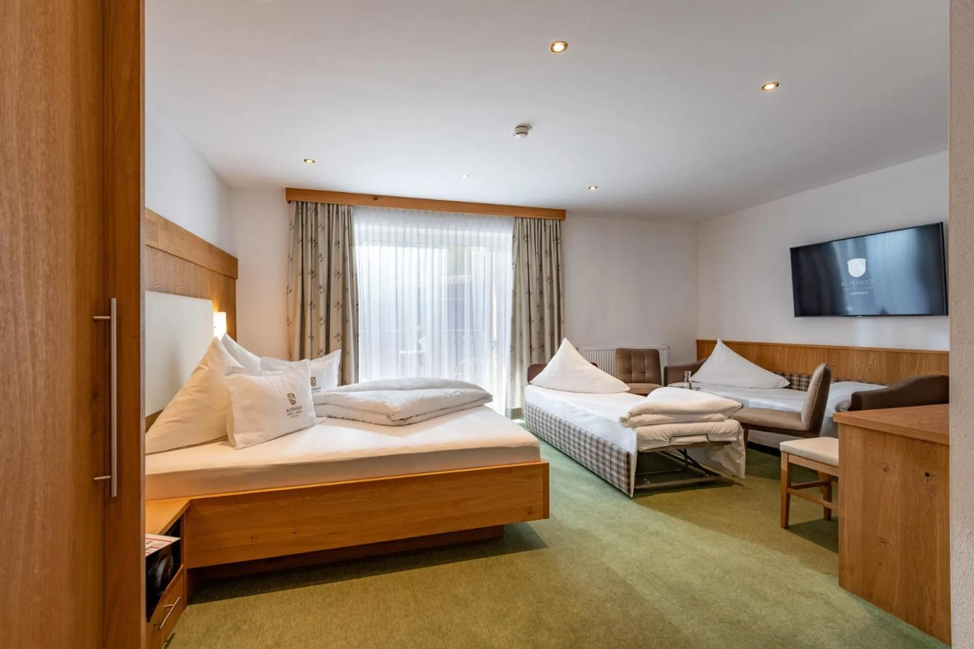 Bed in Alpenhof Hotel Garni Suprême