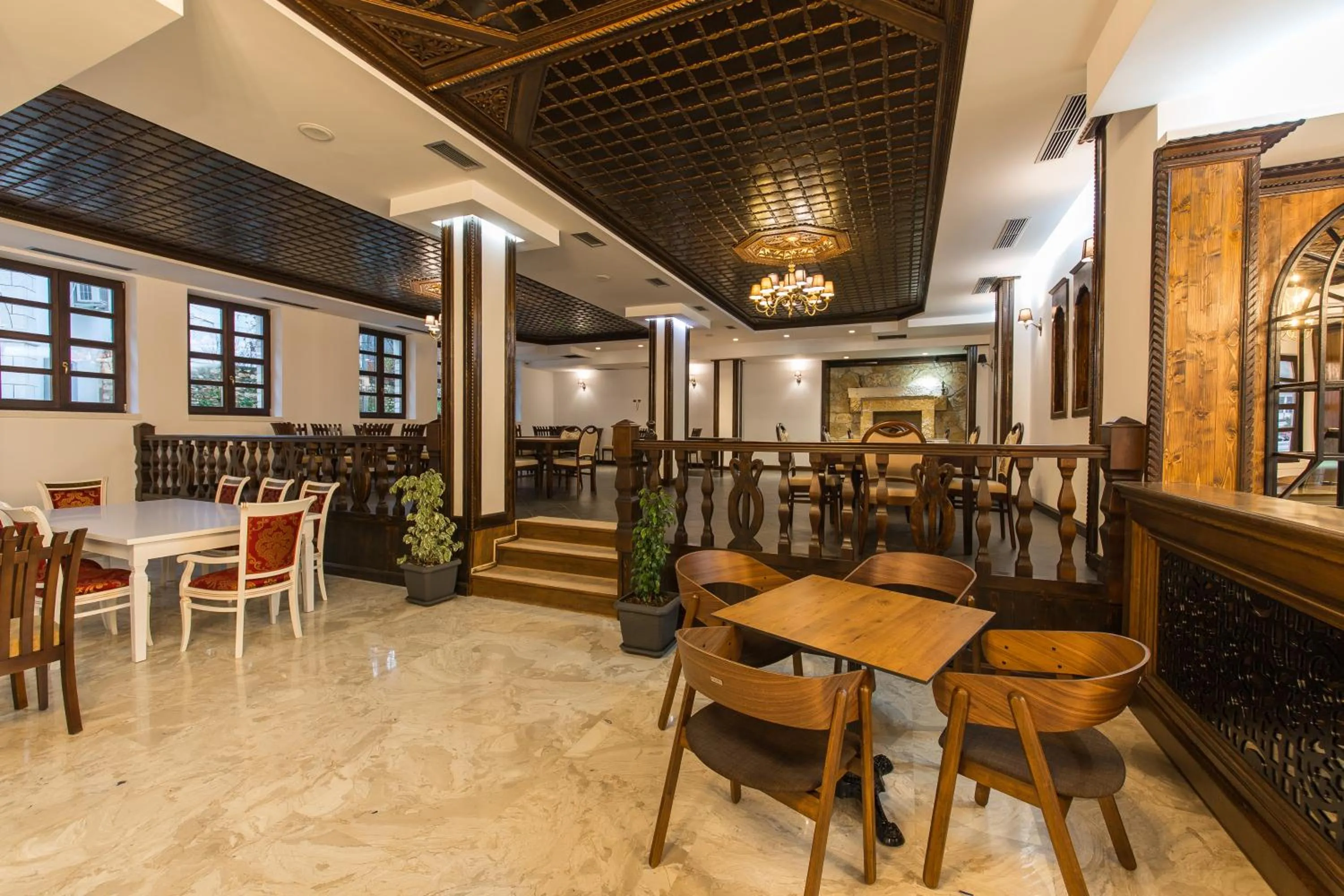 Restaurant/places to eat in Hotel Onufri
