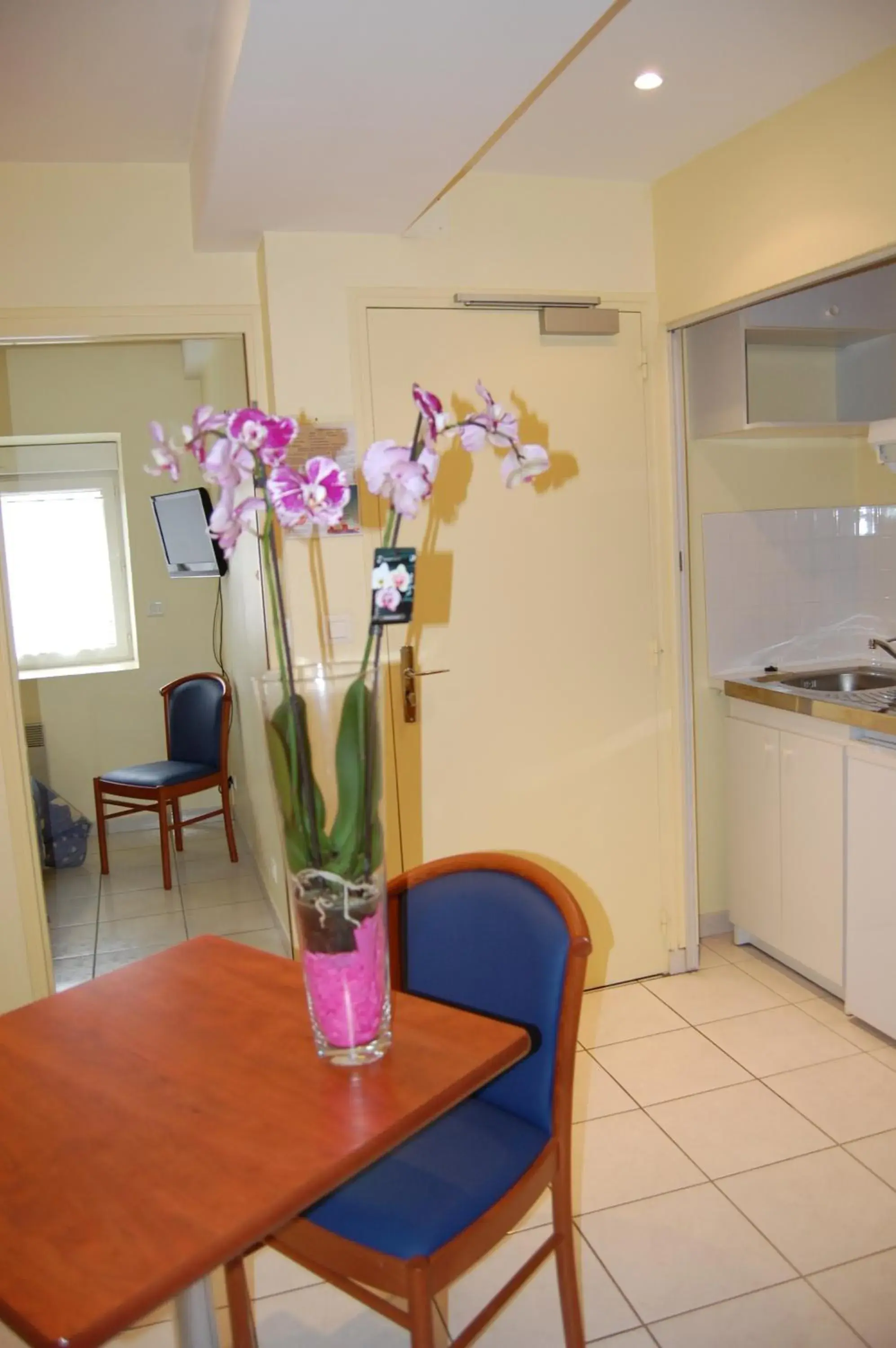 Family Suite in Appart'hôtel La Suze sur Sarthe Family Suite in Appart'hôtel La Suze sur Sarthe