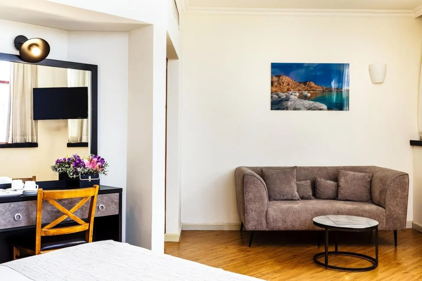 Coffee/tea facilities in Inbar Hotel