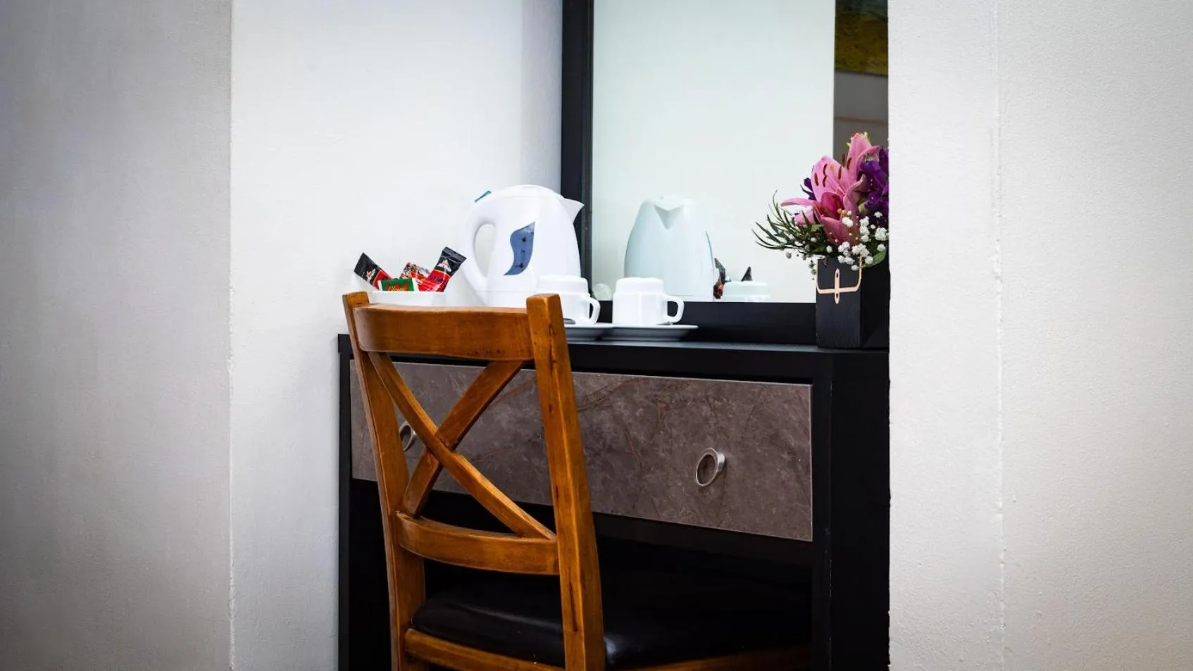 Coffee/tea facilities in Inbar Hotel