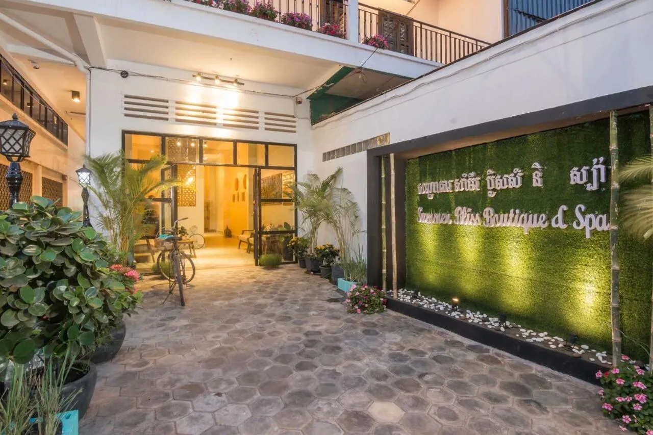 Facade/entrance in Summer Bliss Boutique