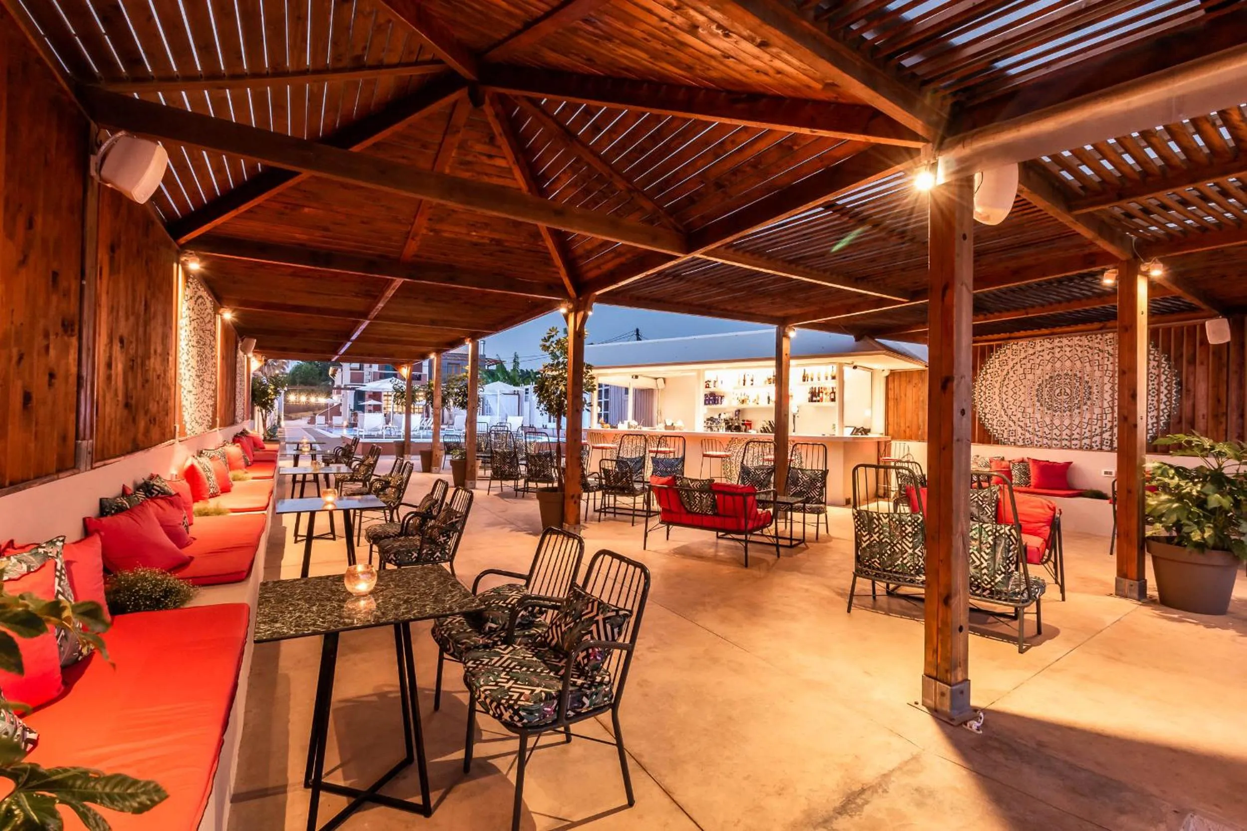 Restaurant/places to eat in Armeno Resort