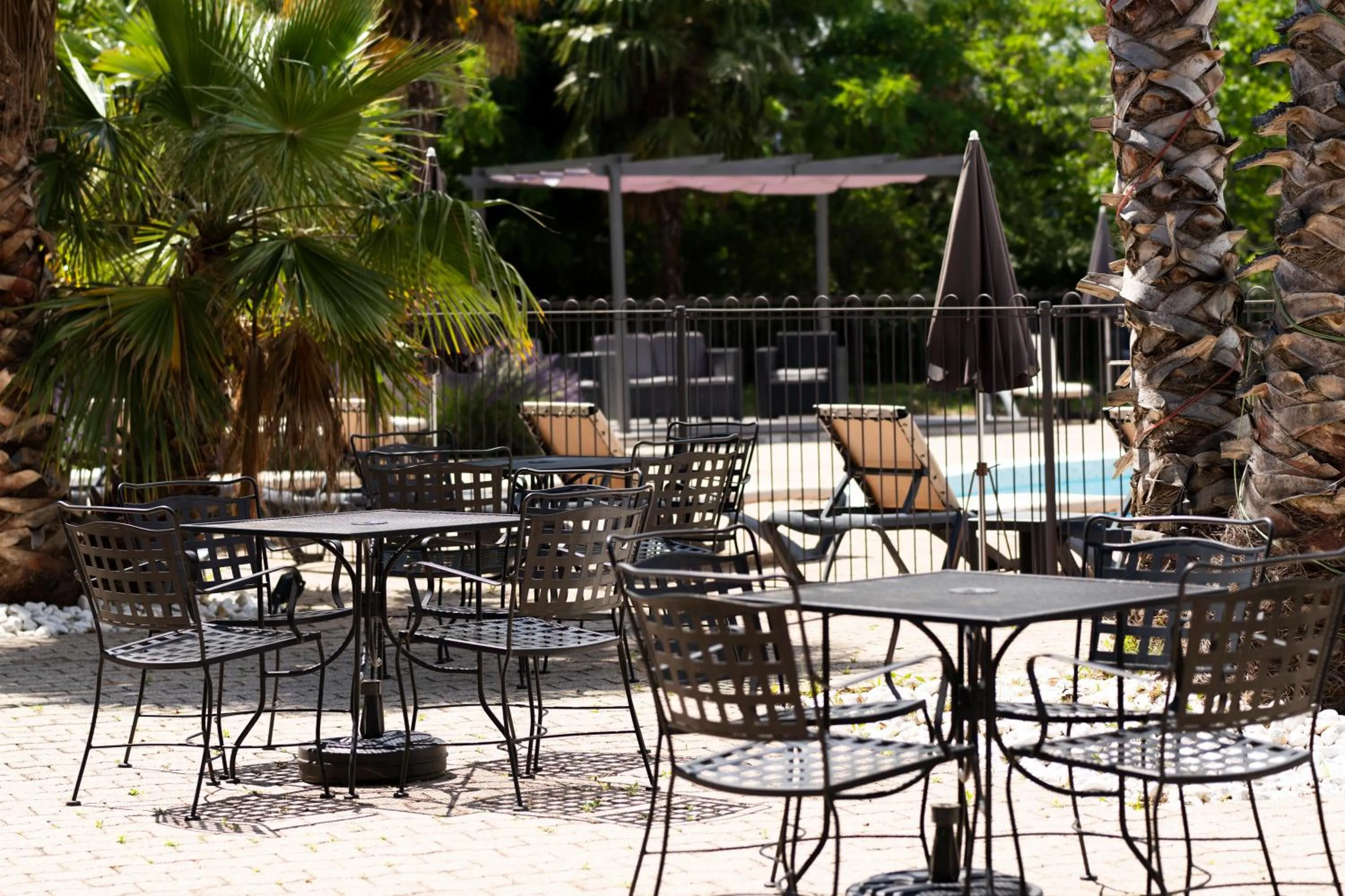 Patio in Logis Hotel Restaurant SPA Les Oliviers