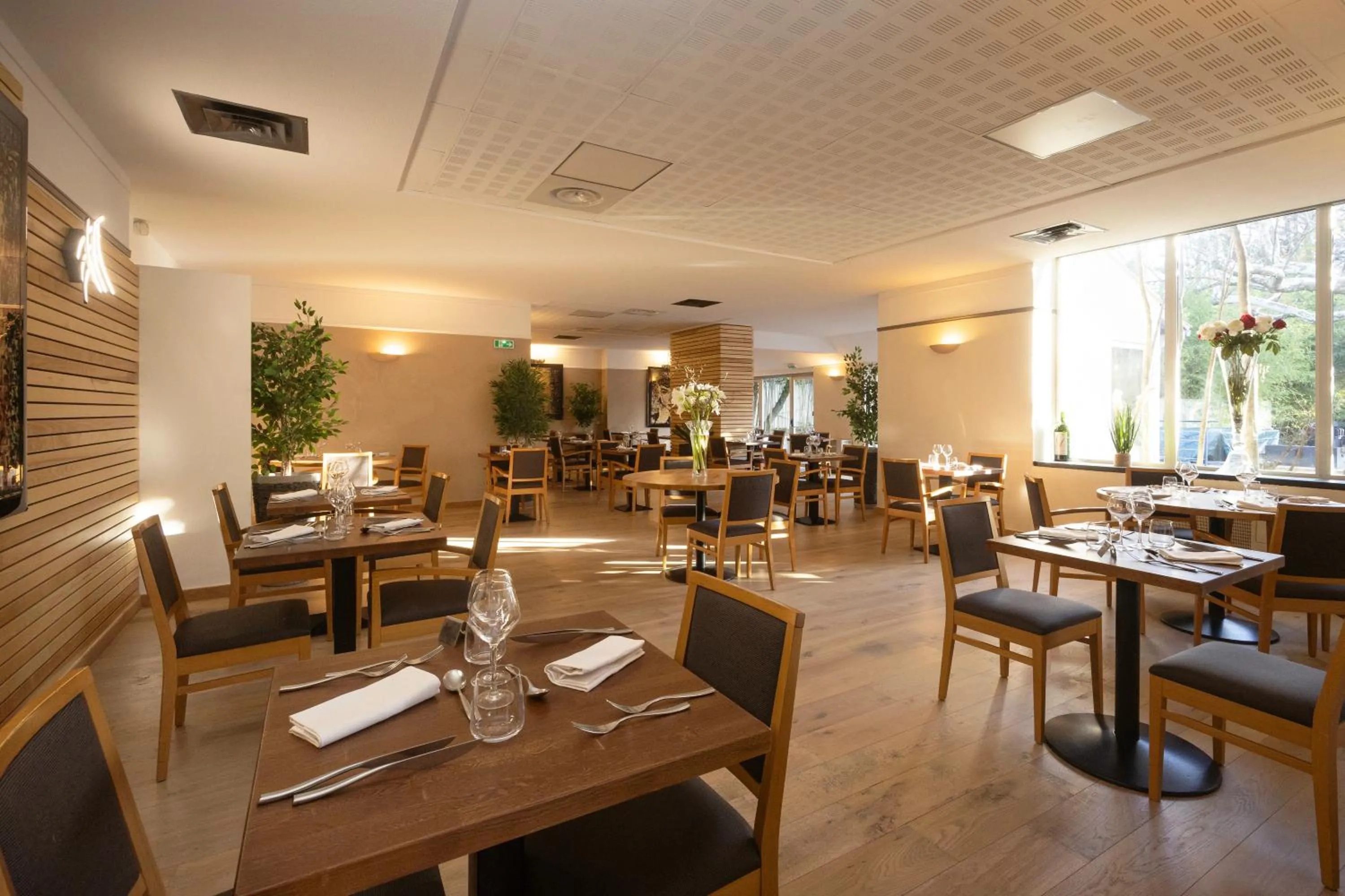 Restaurant/places to eat in Logis Hotel Restaurant SPA Les Oliviers