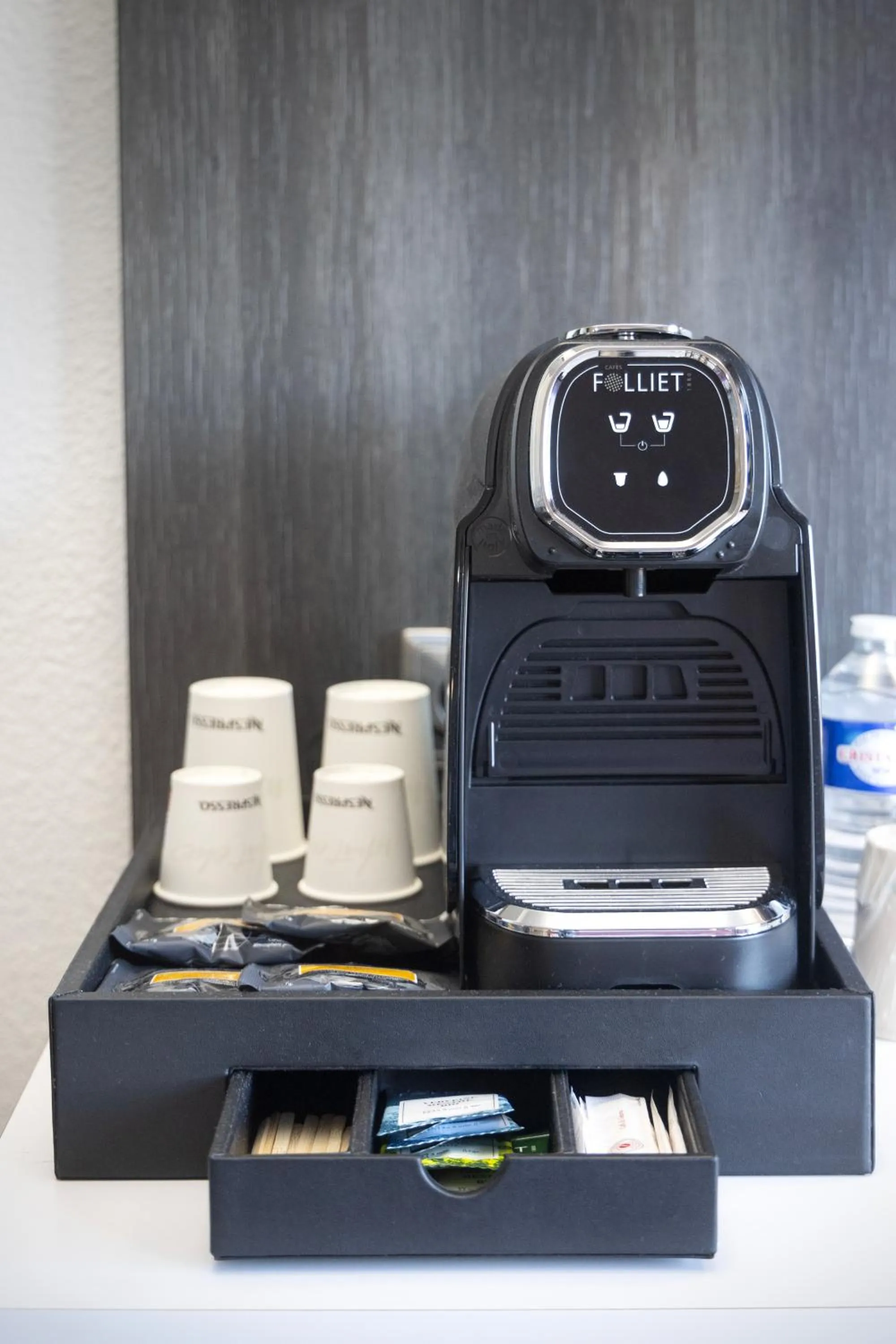 Coffee/tea facilities in Logis Hotel Restaurant SPA Les Oliviers