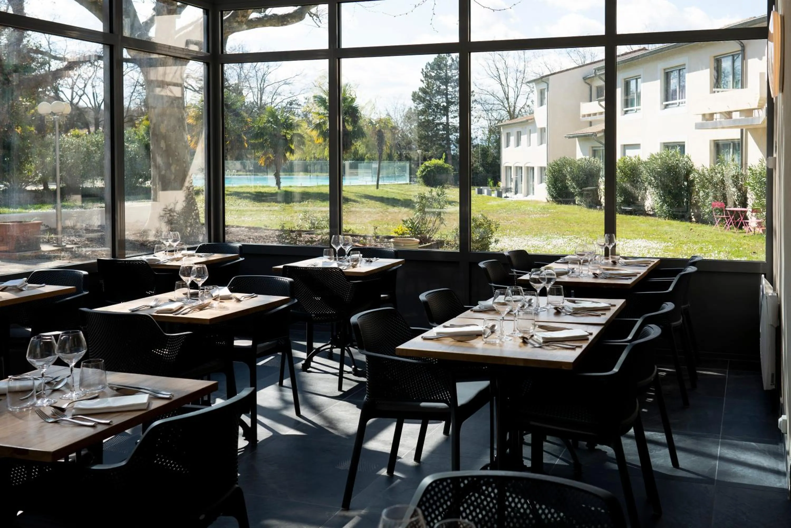 Restaurant/places to eat in Logis Hotel Restaurant SPA Les Oliviers