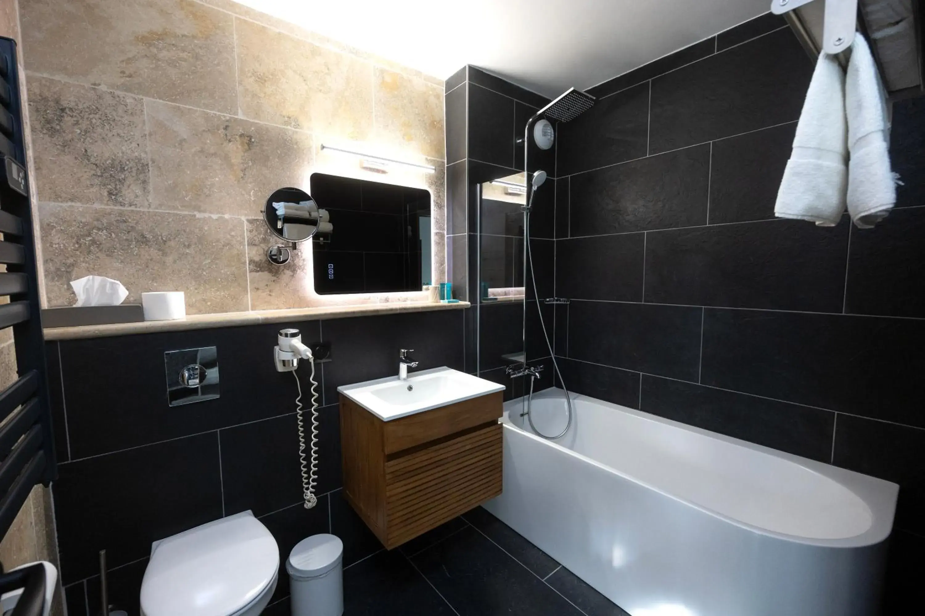 Superior Room in Logis Hotel Restaurant SPA Les Oliviers Superior Room in Logis Hotel Restaurant SPA Les Oliviers