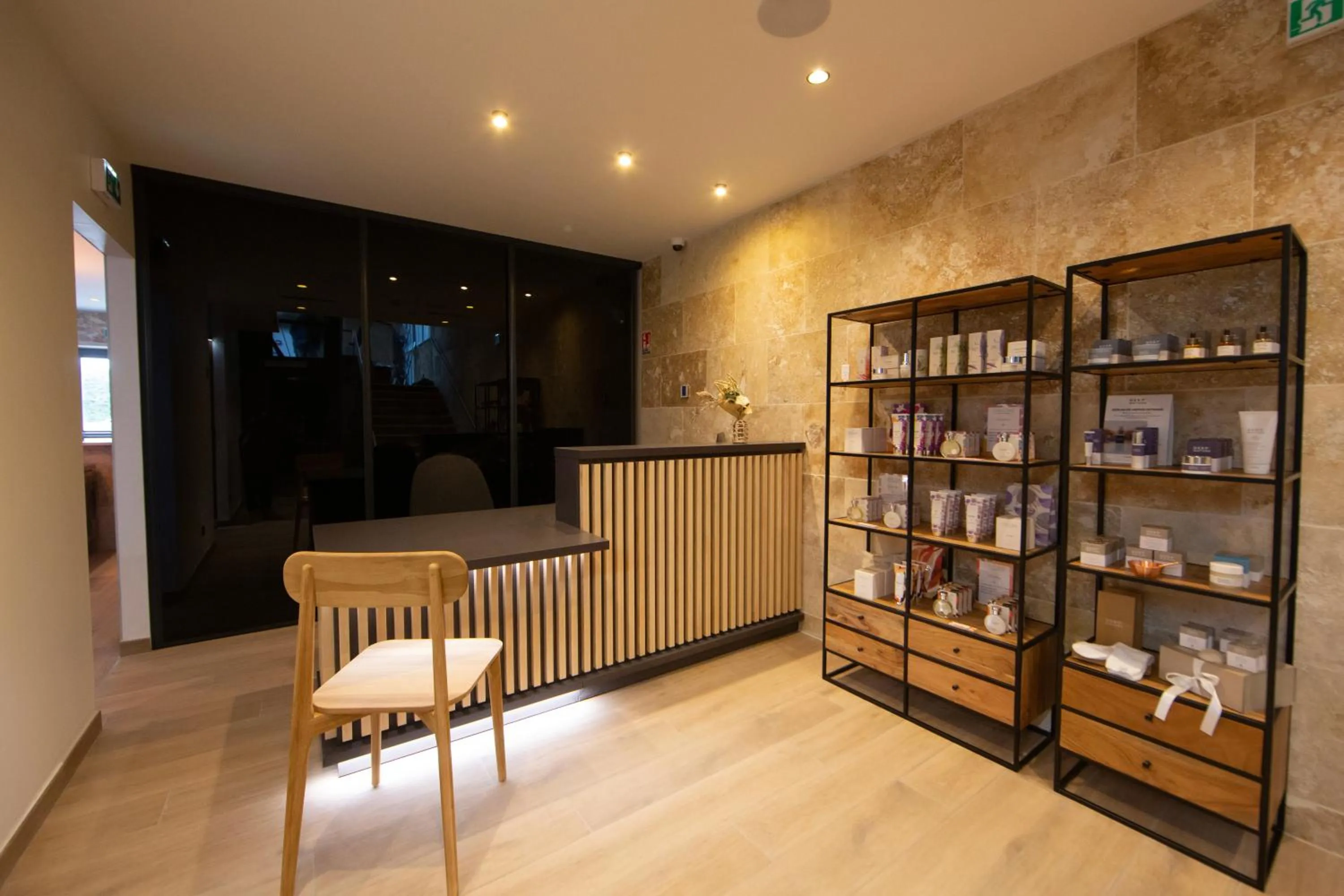 Spa and wellness centre/facilities in Logis Hotel Restaurant SPA Les Oliviers