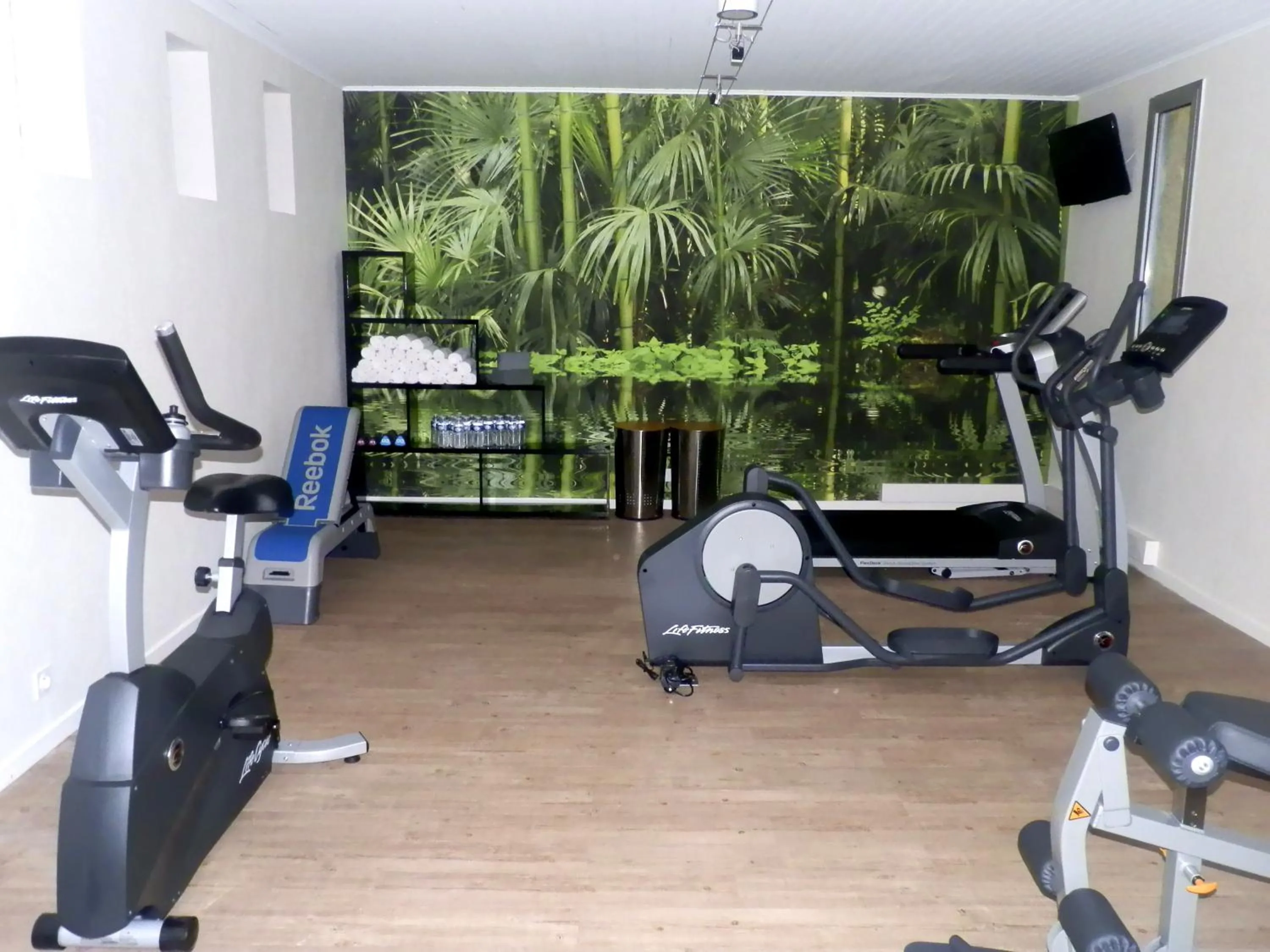 Fitness centre/facilities in Logis Hotel Restaurant SPA Les Oliviers