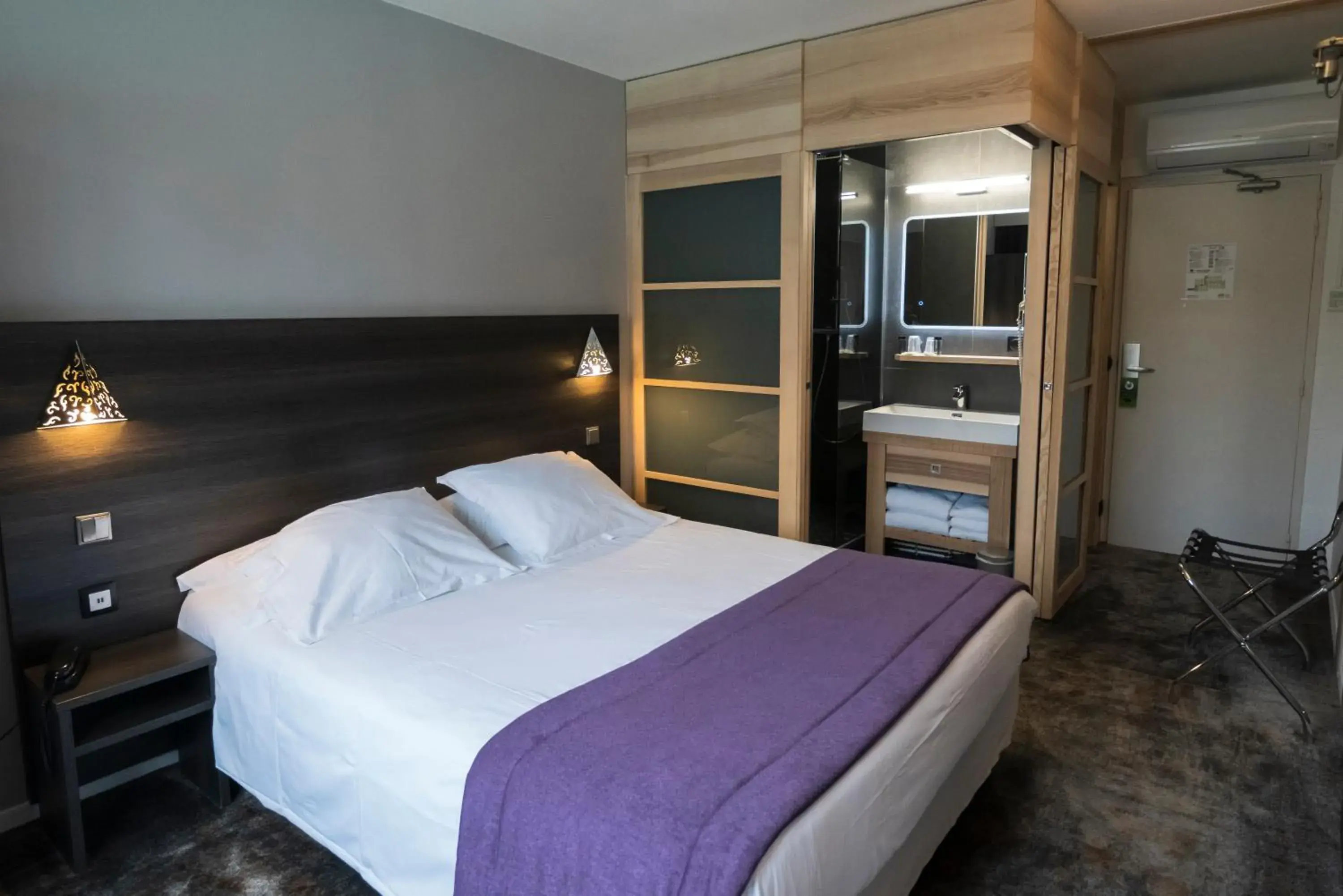 Standard Room in Logis Hotel Restaurant SPA Les Oliviers Standard Room in Logis Hotel Restaurant SPA Les Oliviers