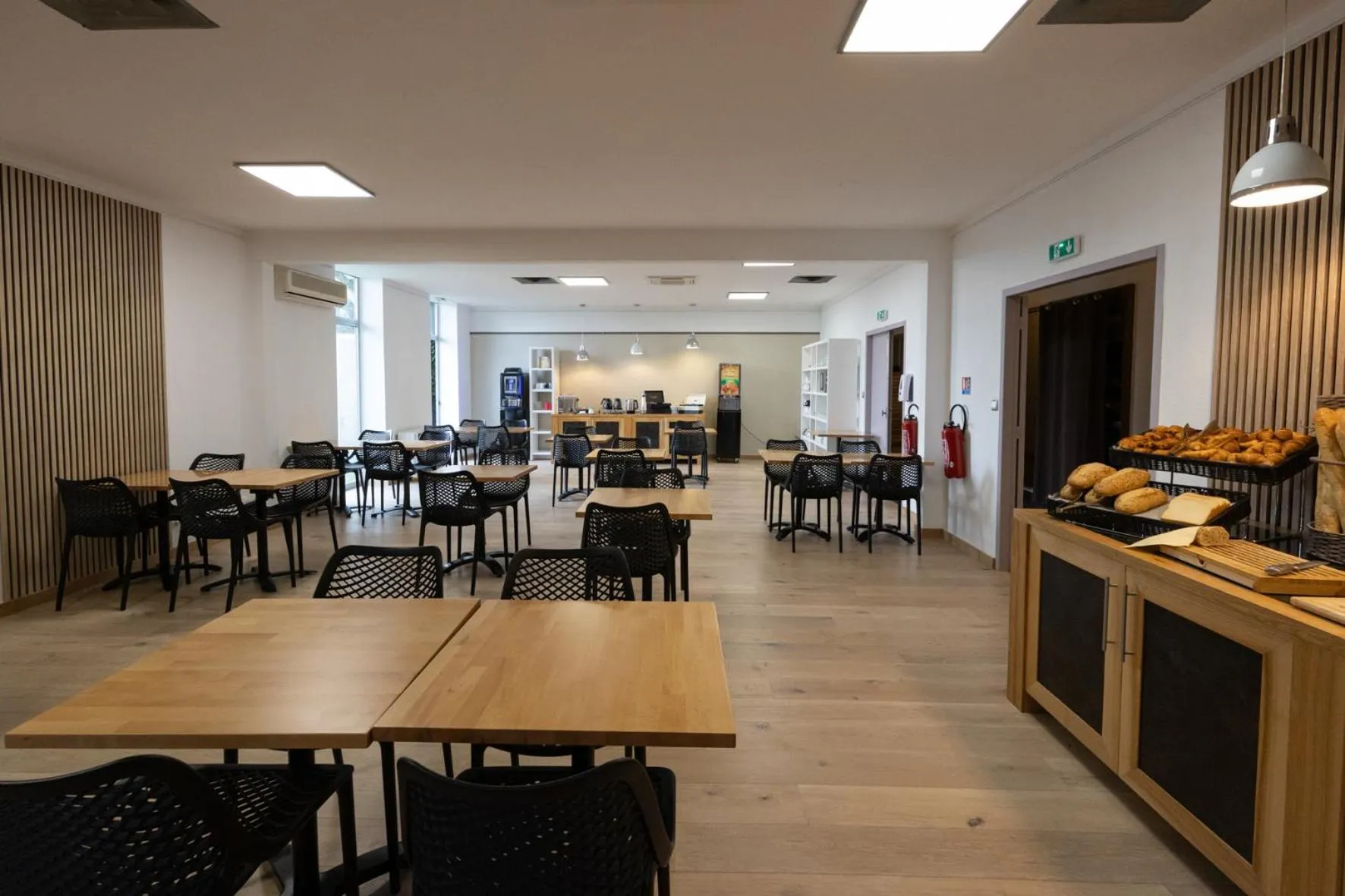 Breakfast in Logis Hotel Restaurant SPA Les Oliviers