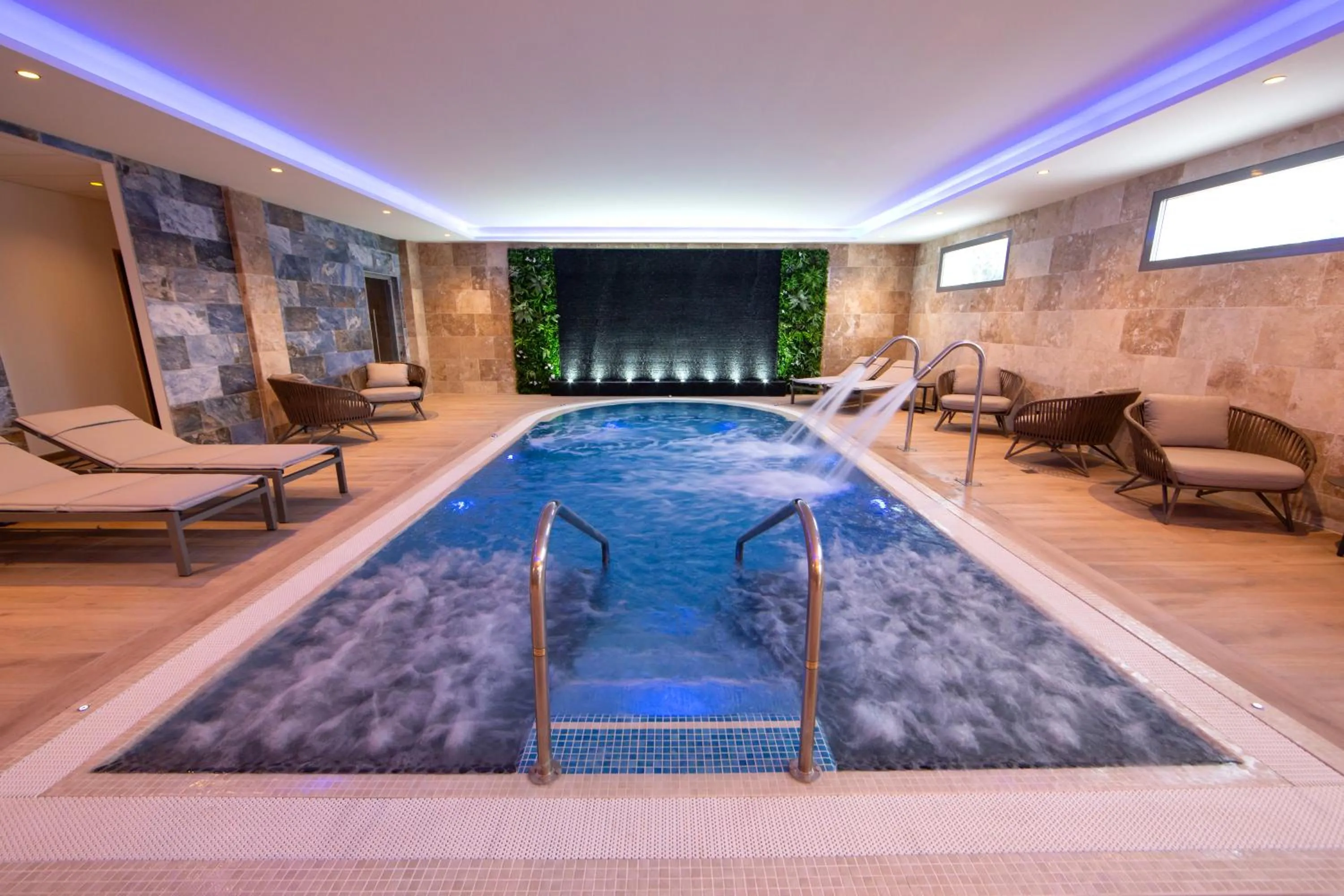 Pool view in Logis Hotel Restaurant SPA Les Oliviers