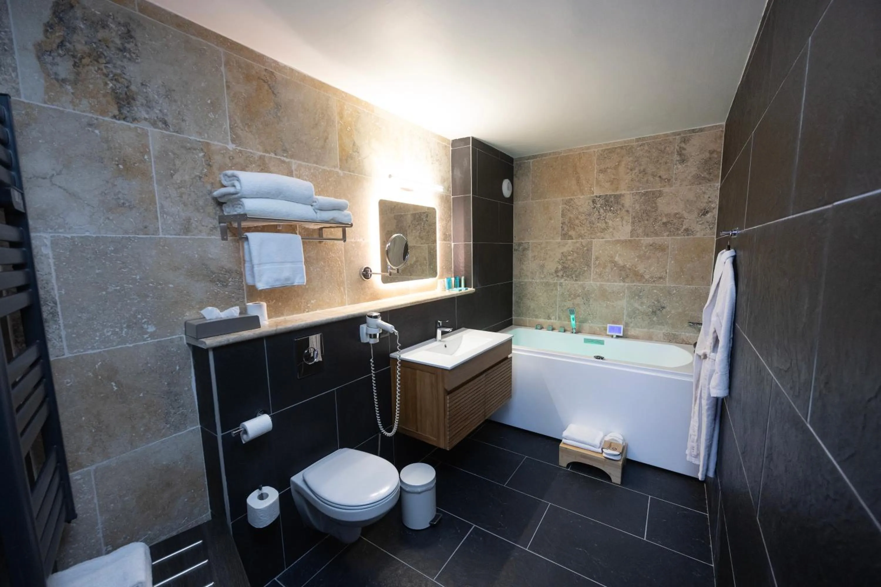 Bathroom in Logis Hotel Restaurant SPA Les Oliviers