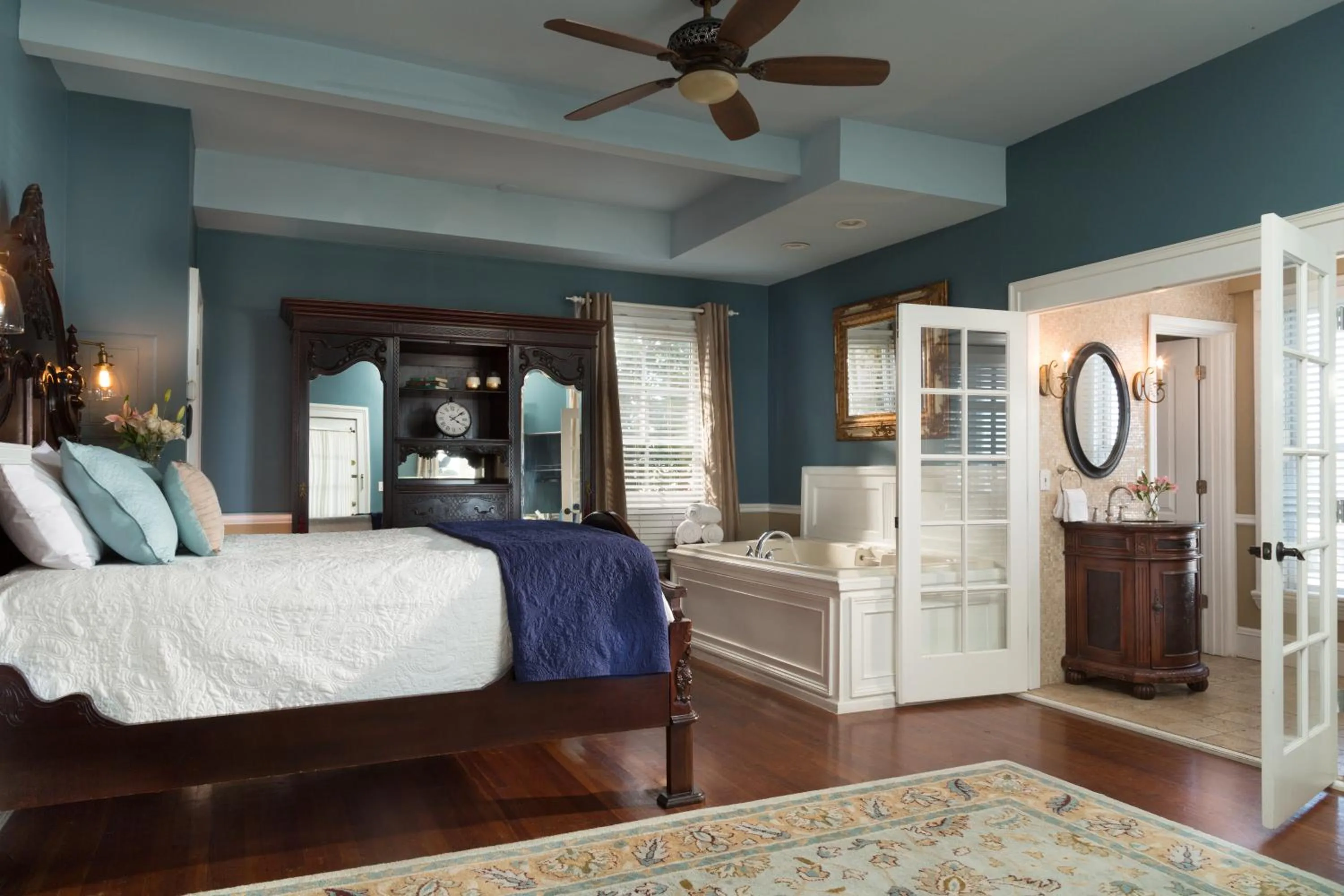 Bed in Bayfront Marin House