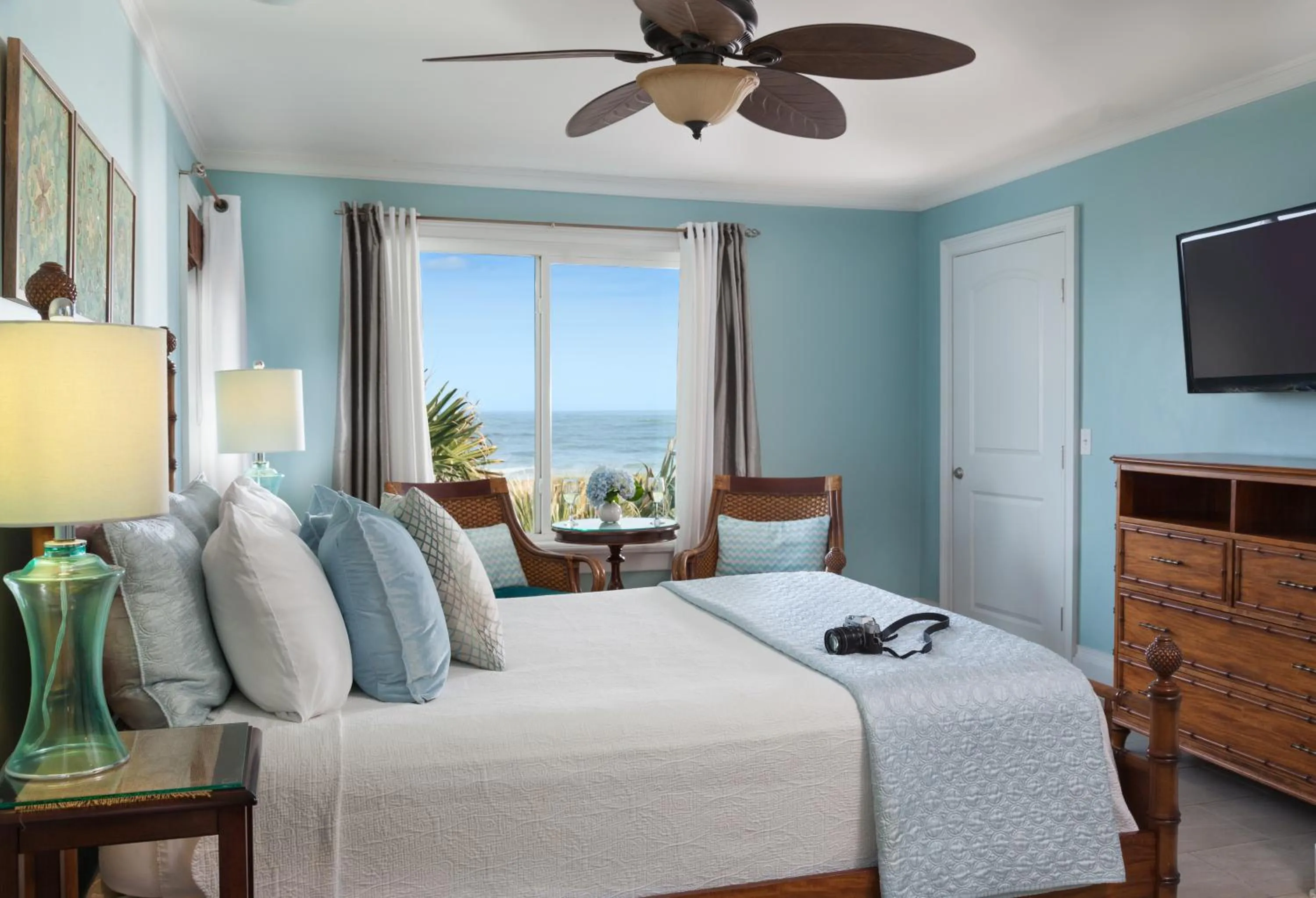 Bed in Bayfront Marin House