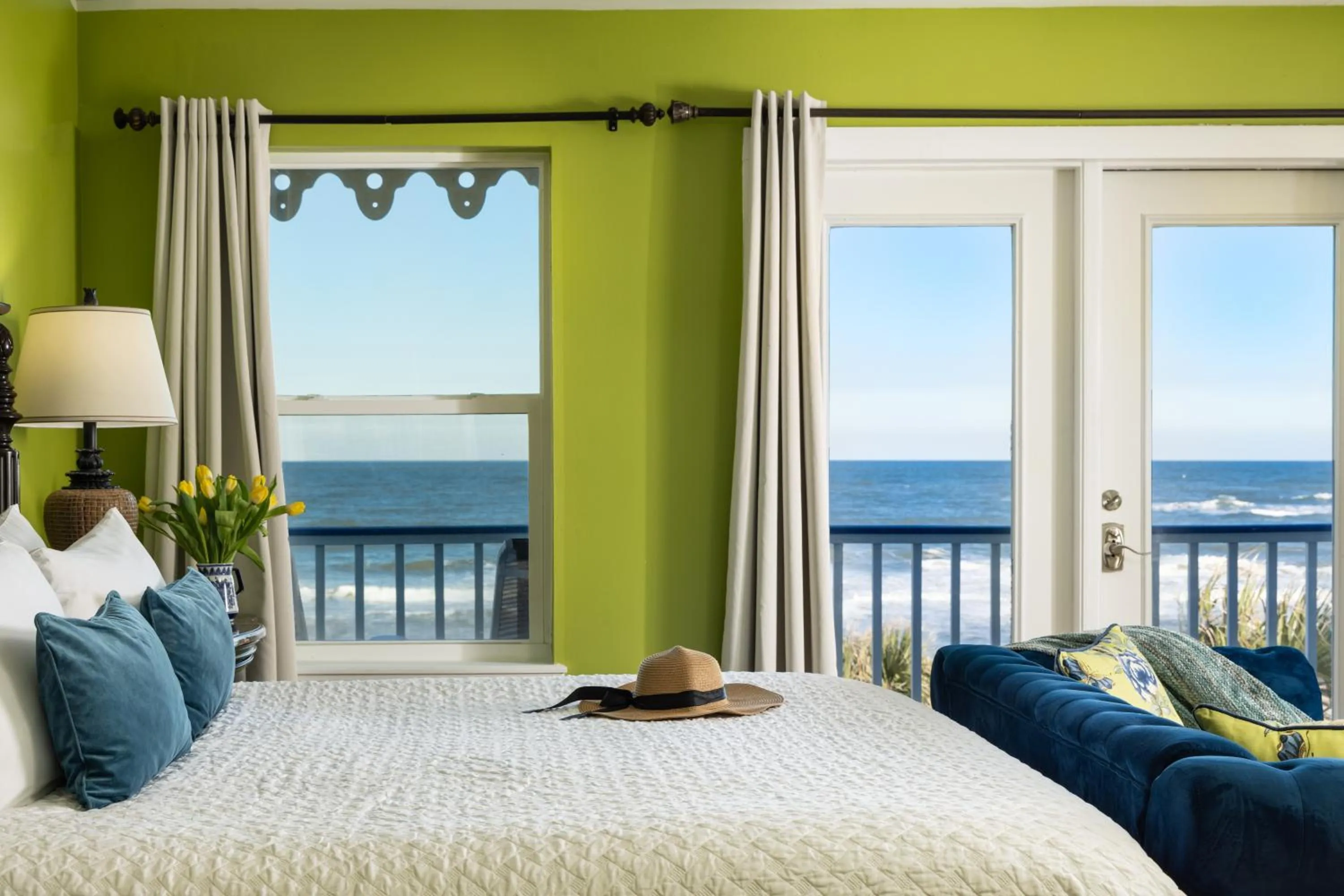 Bed in Bayfront Marin House