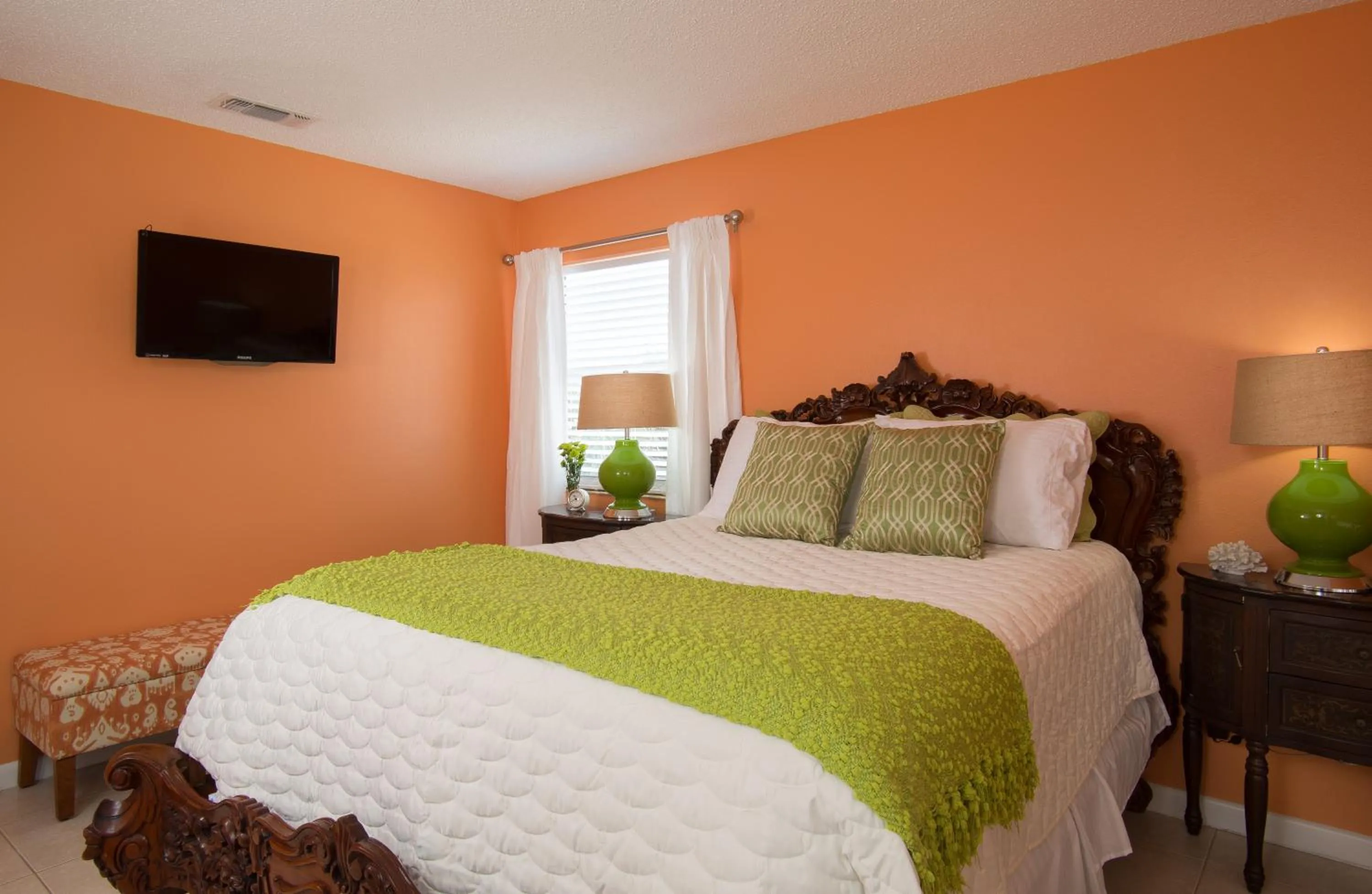 Bed in Bayfront Marin House