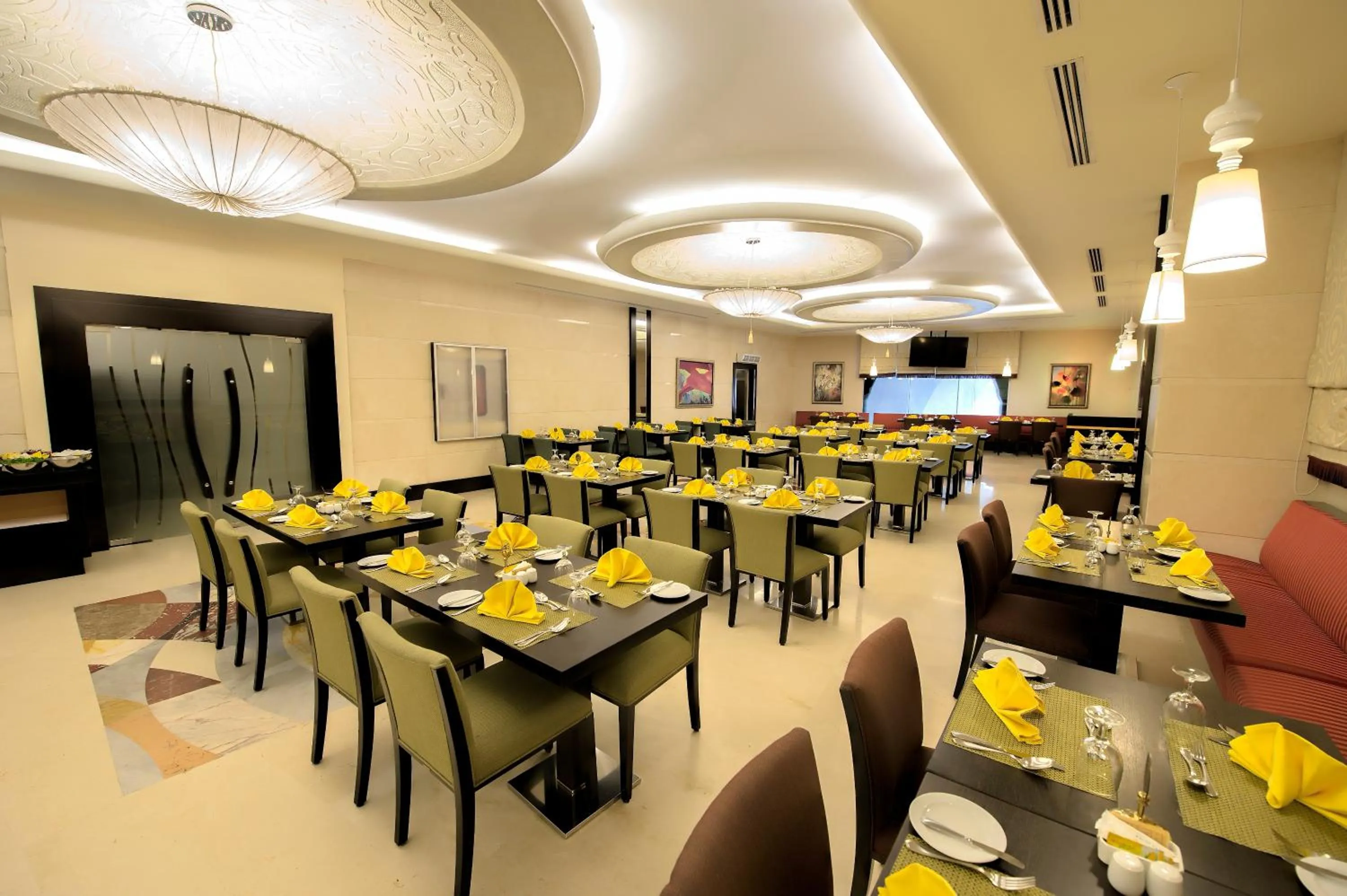 Restaurant/places to eat in Al Ghufran Safwah Hotel Makkah