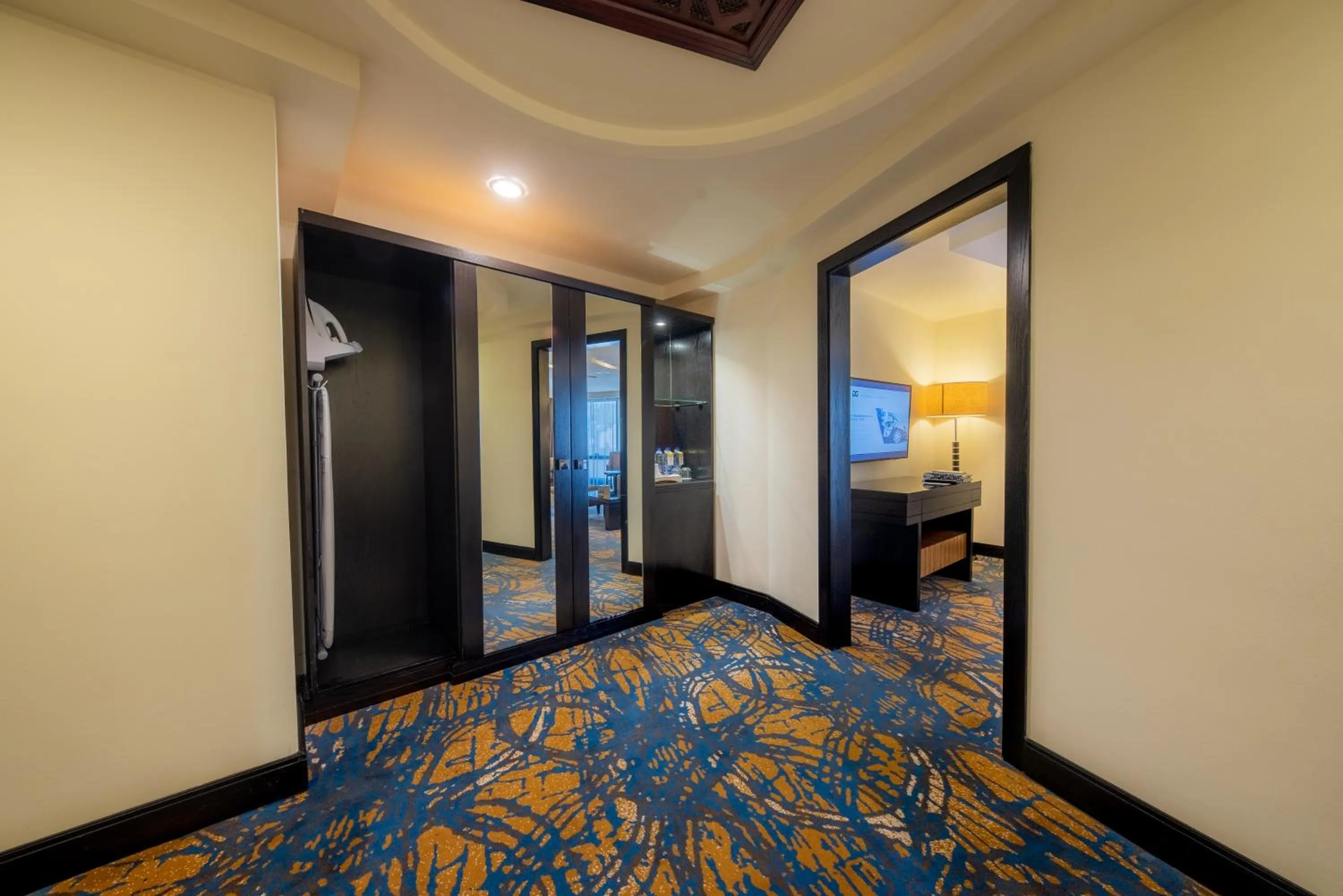 wardrobe, Bed in Al Ghufran Safwah Hotel Makkah