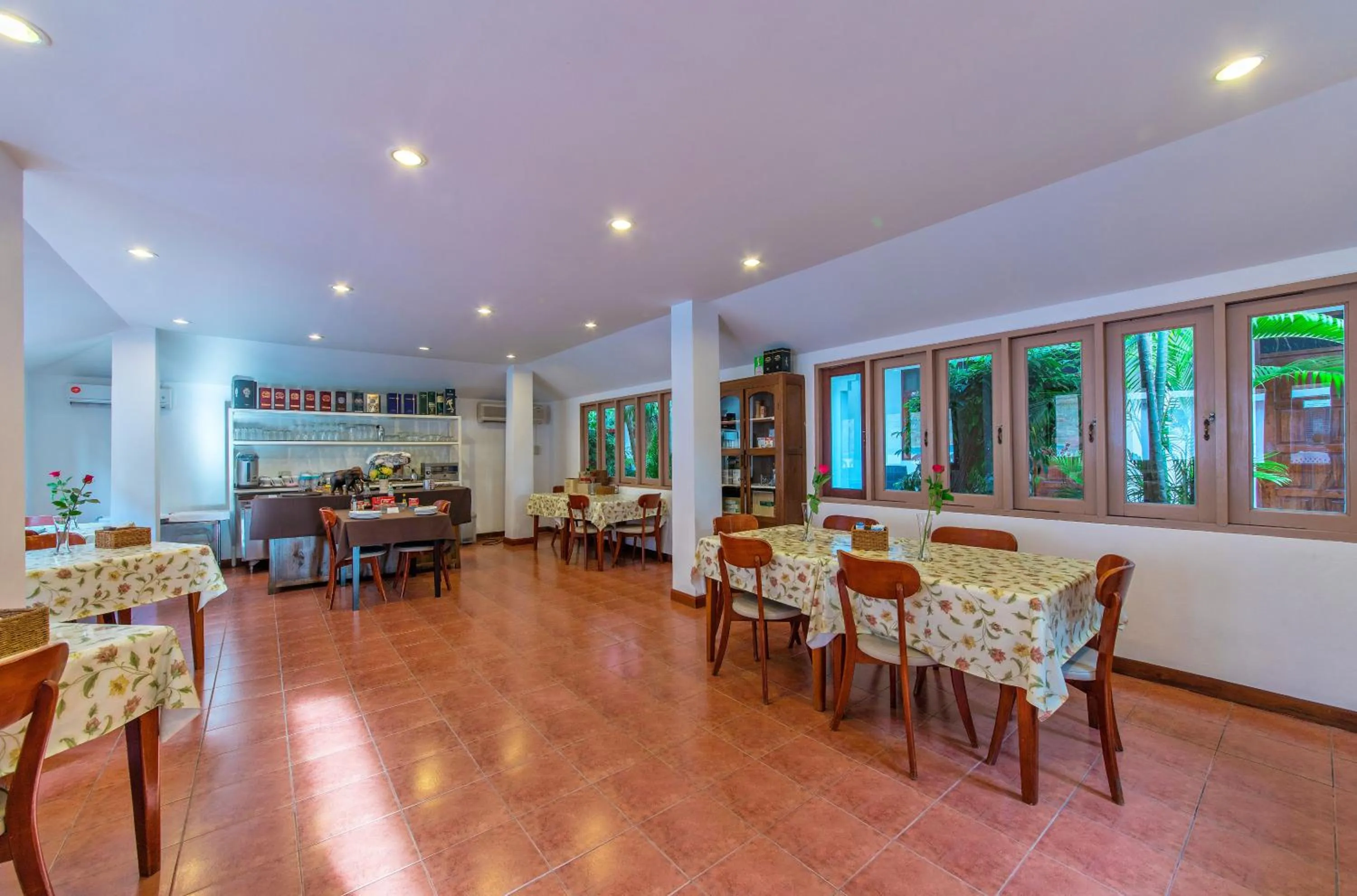 Restaurant/places to eat in Panda Hotel