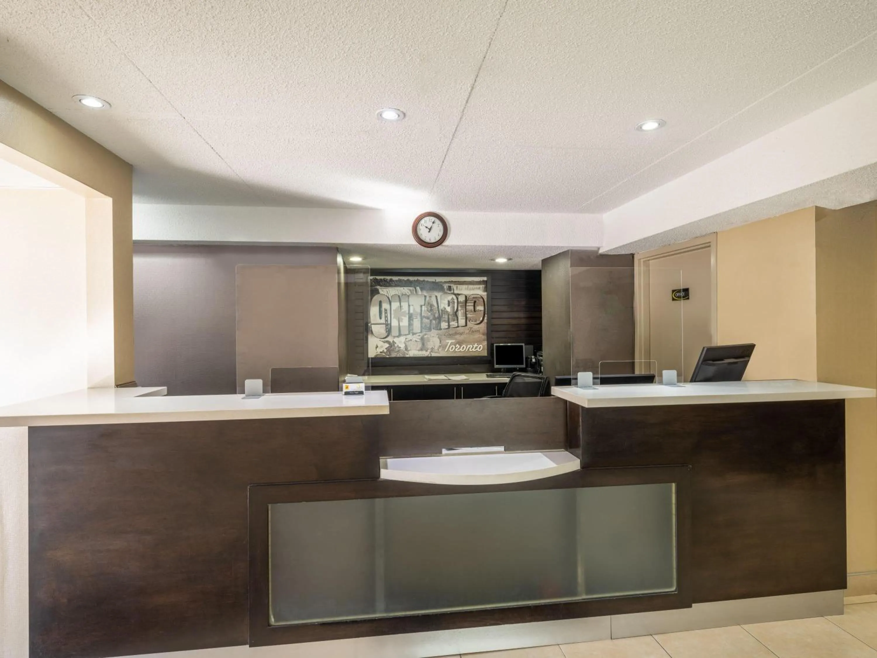 Lobby or reception in Super 8 by Wyndham Toronto East ON