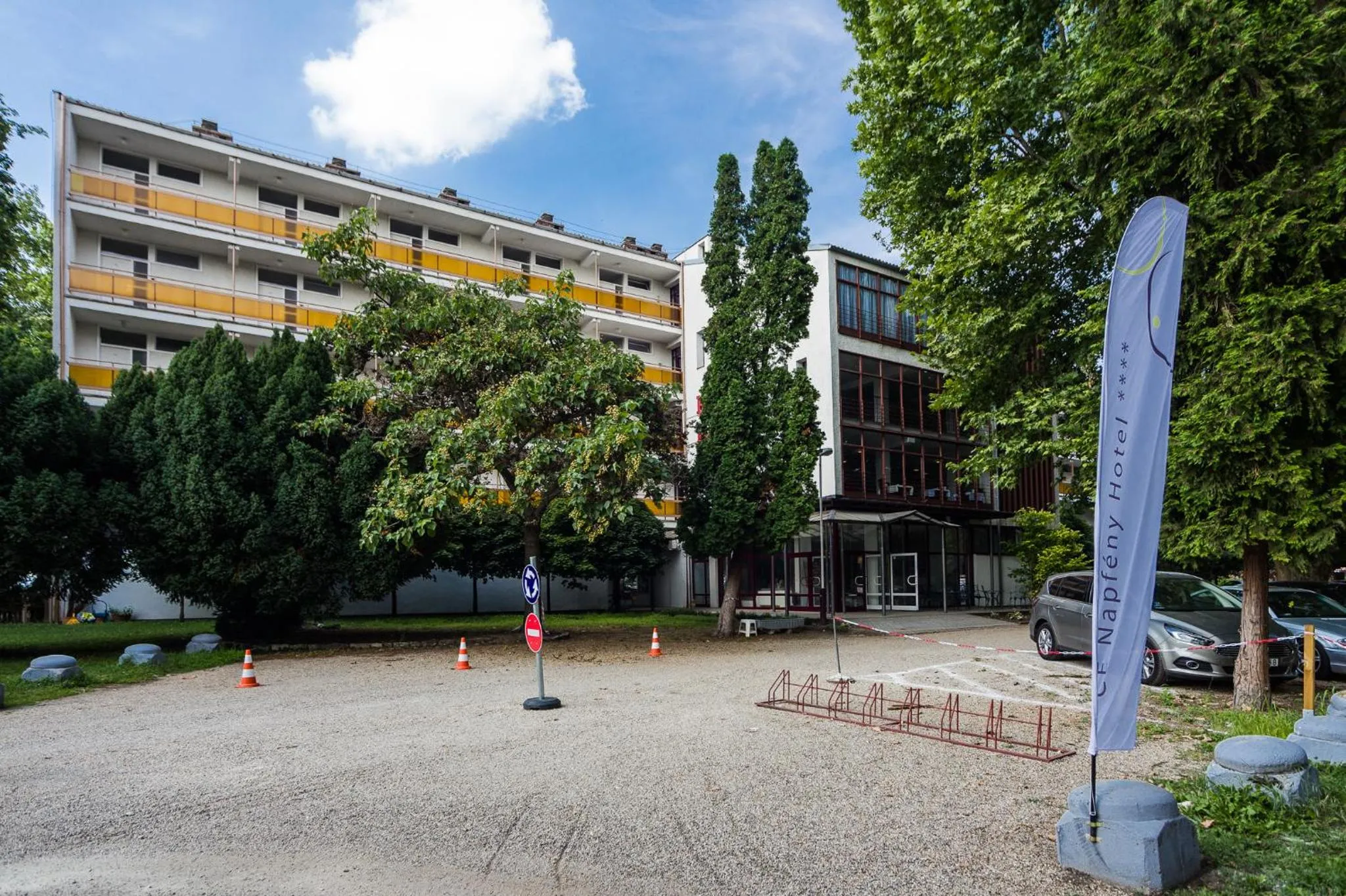 Facade/entrance in CE Napfény Hotel