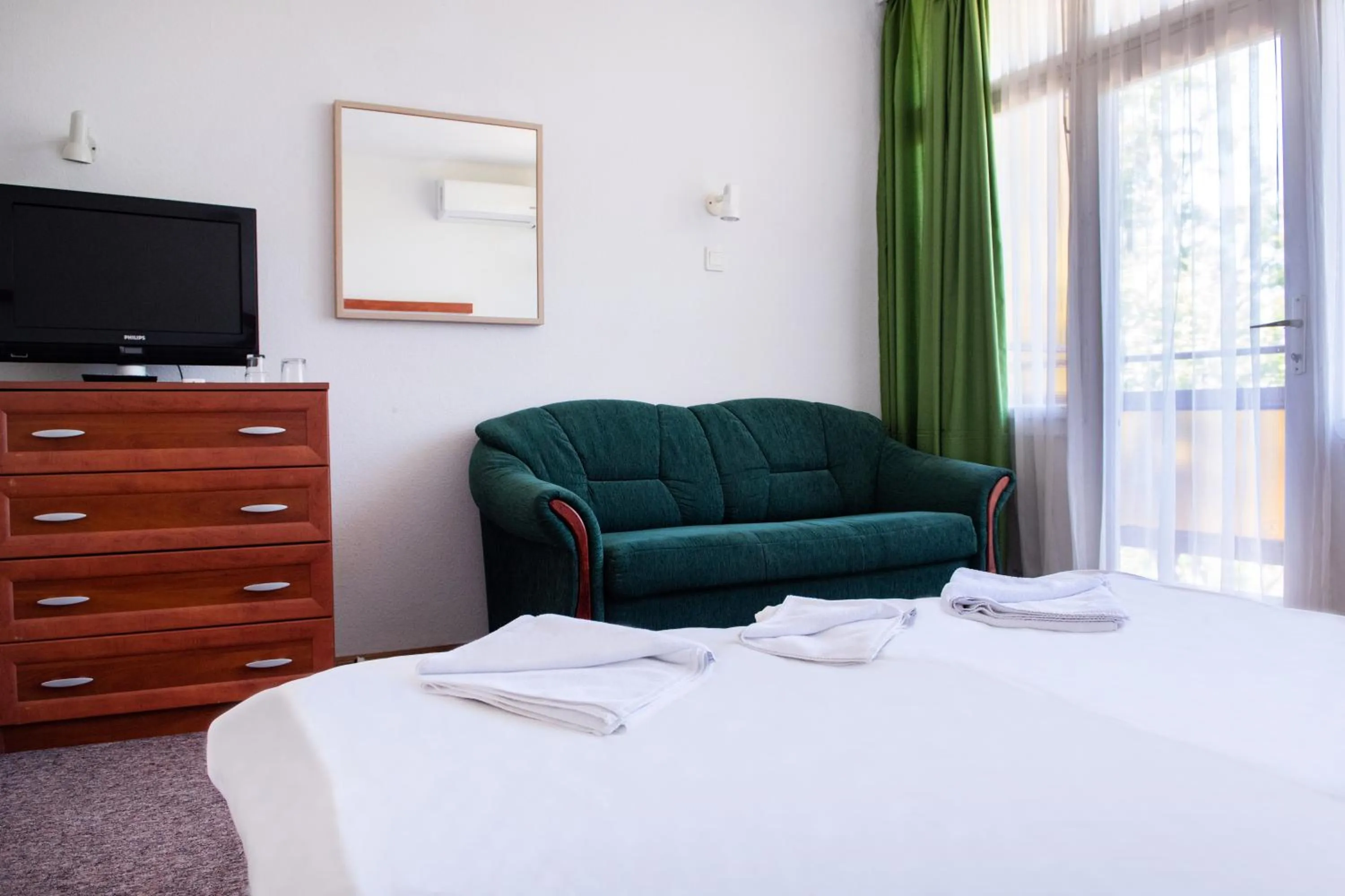 Photo of the whole room in CE Napfény Hotel