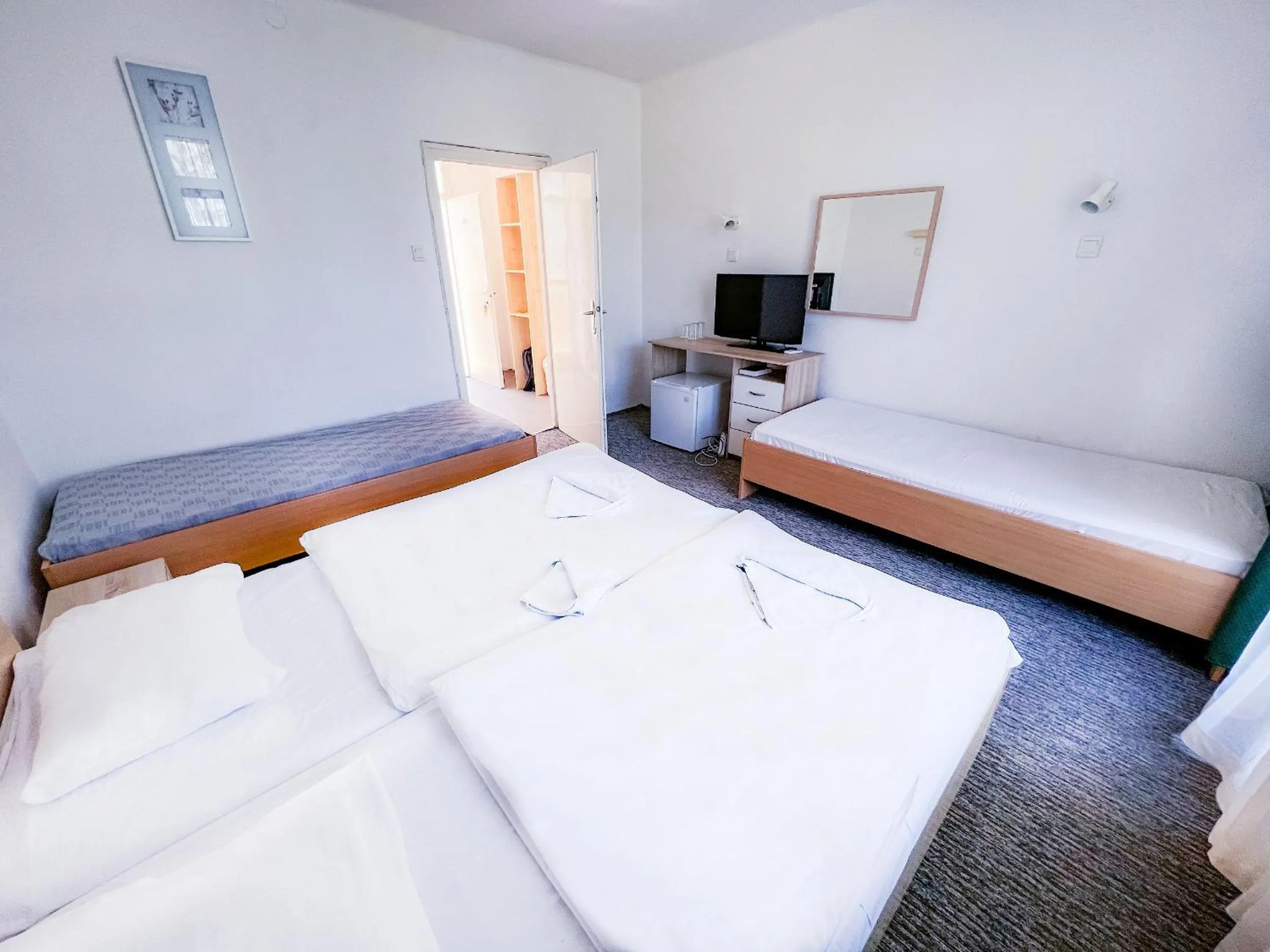 Photo of the whole room in CE Napfény Hotel