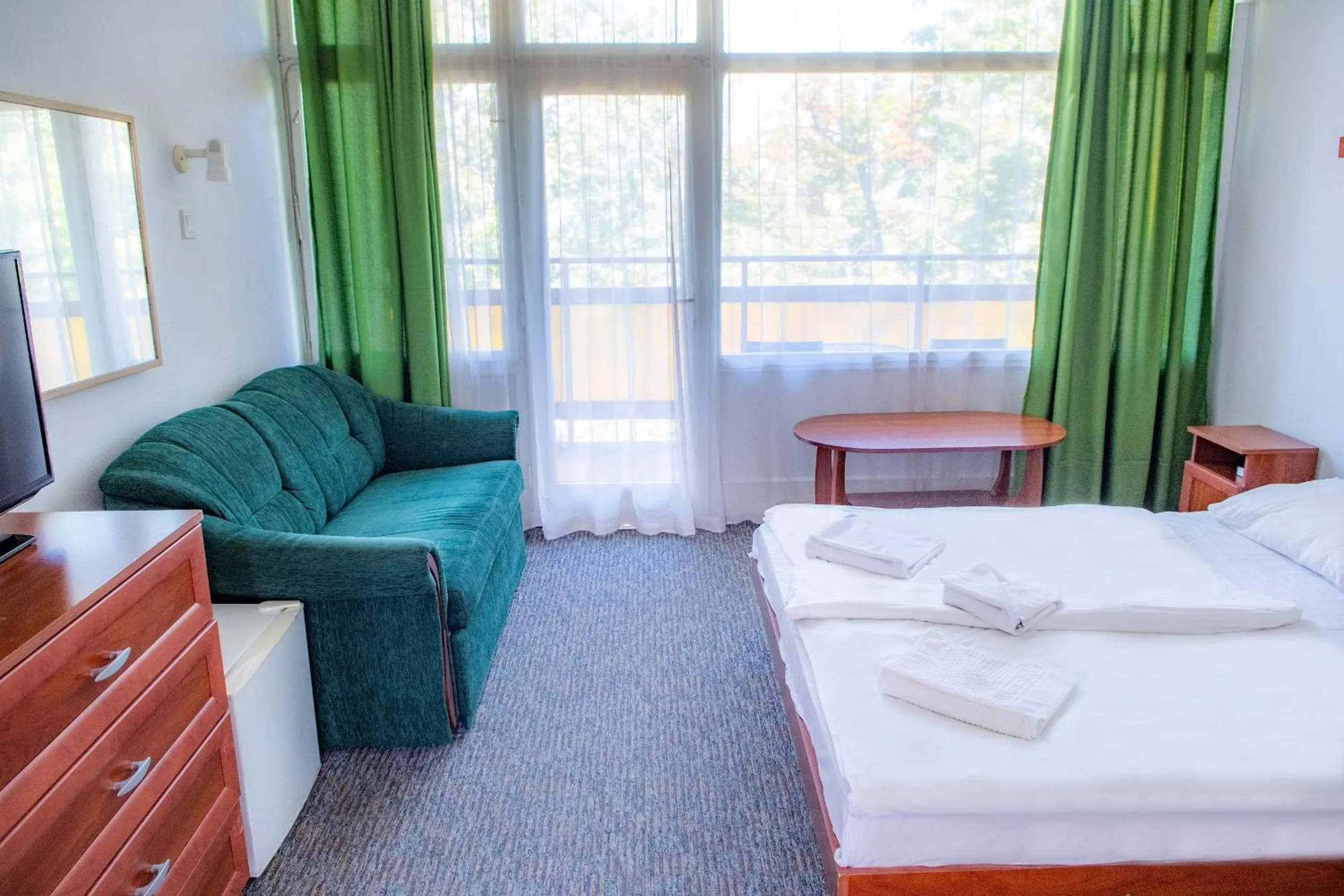 Photo of the whole room in CE Napfény Hotel