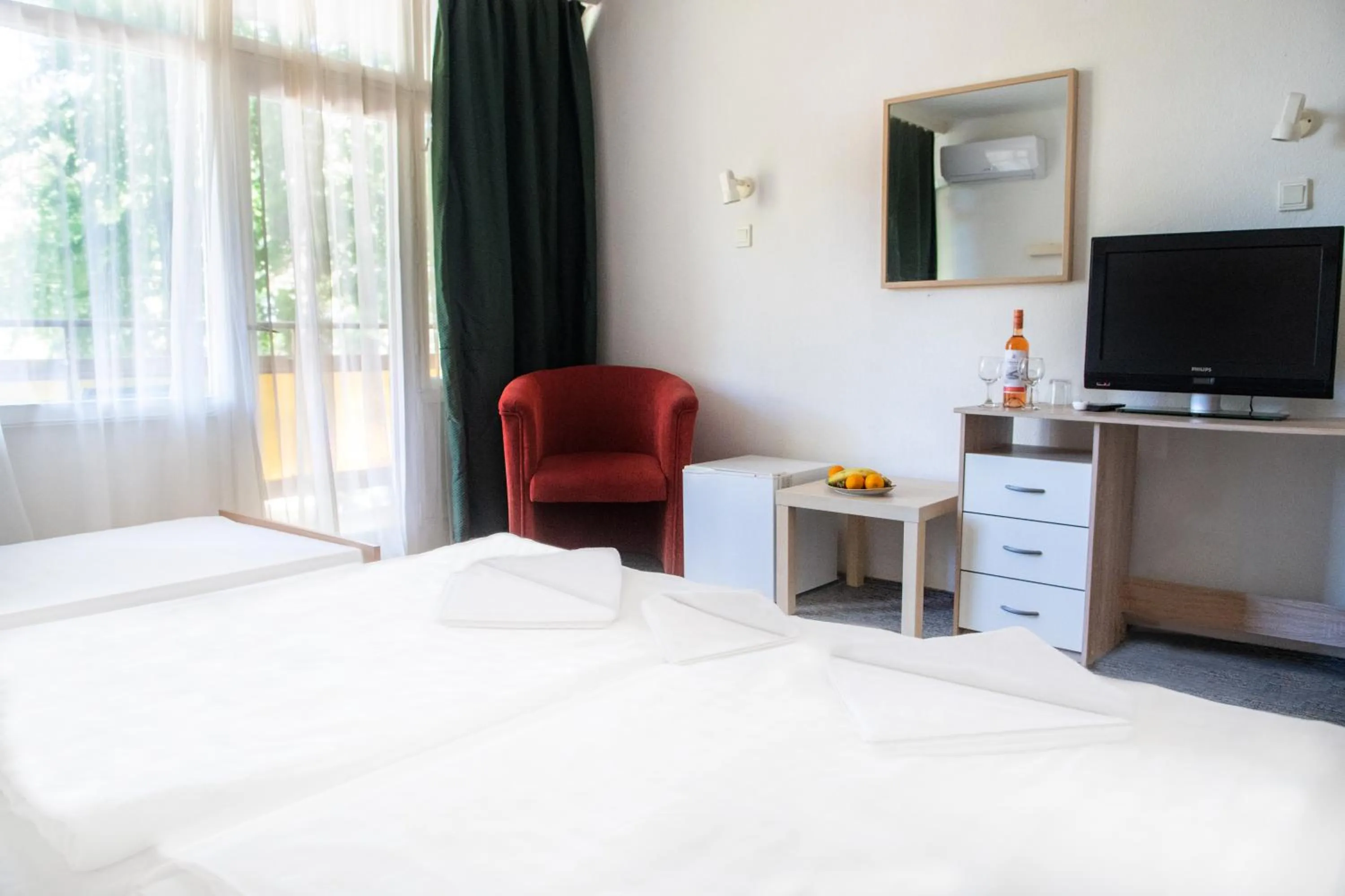 Photo of the whole room in CE Napfény Hotel