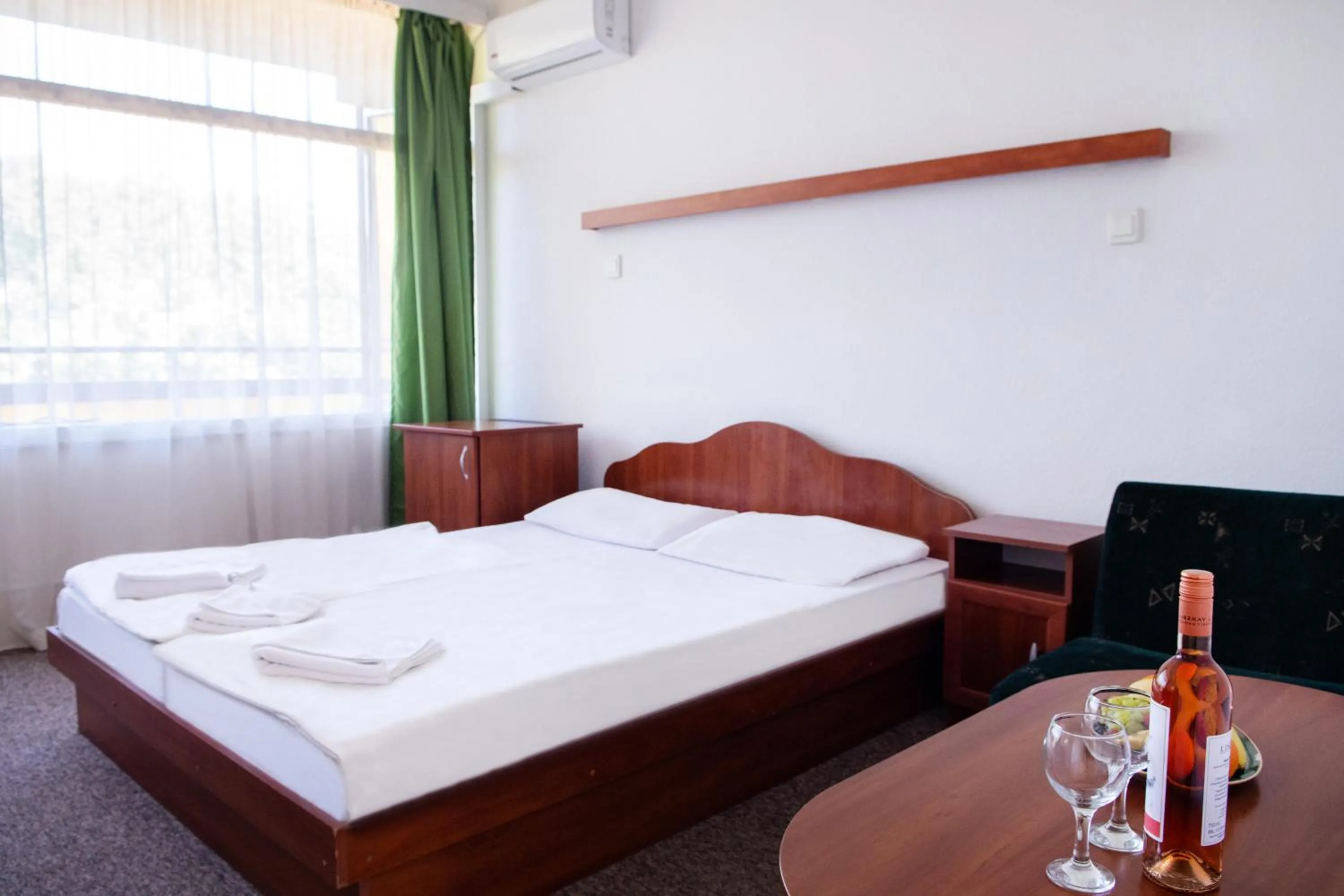 Photo of the whole room in CE Napfény Hotel